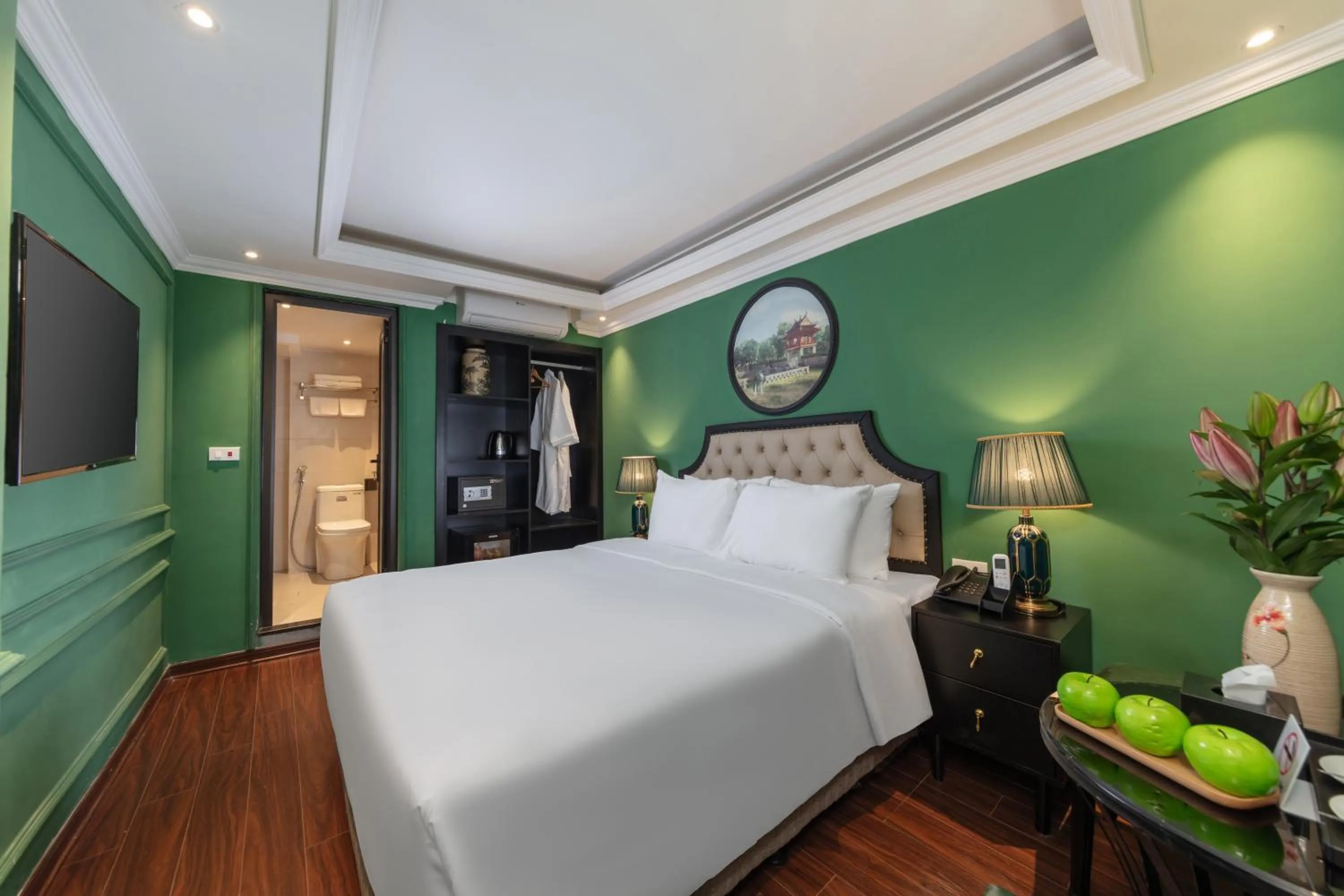 Bed in Madelise Adora Hotel & Travel