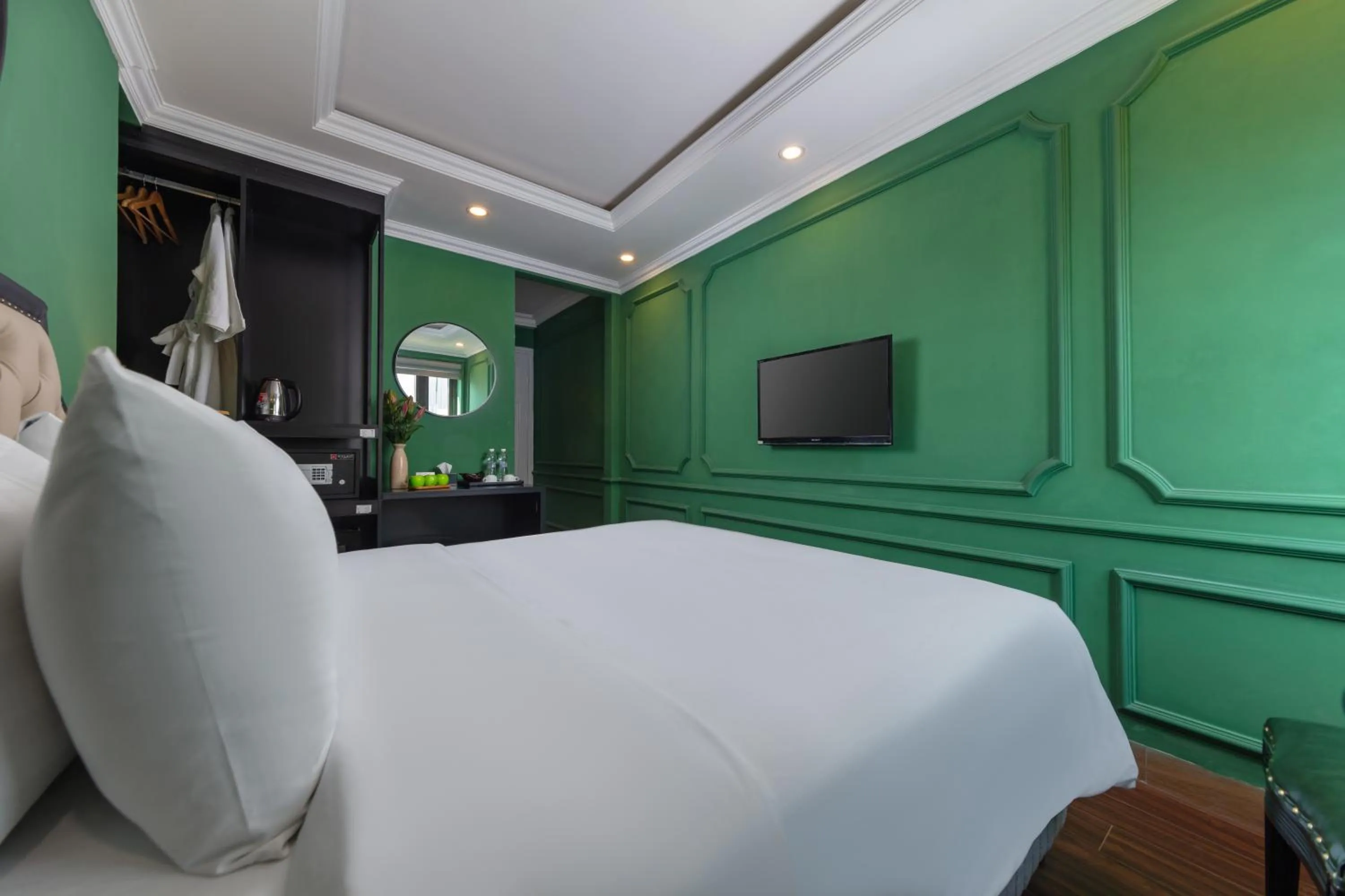 Bed in Madelise Adora Hotel & Travel