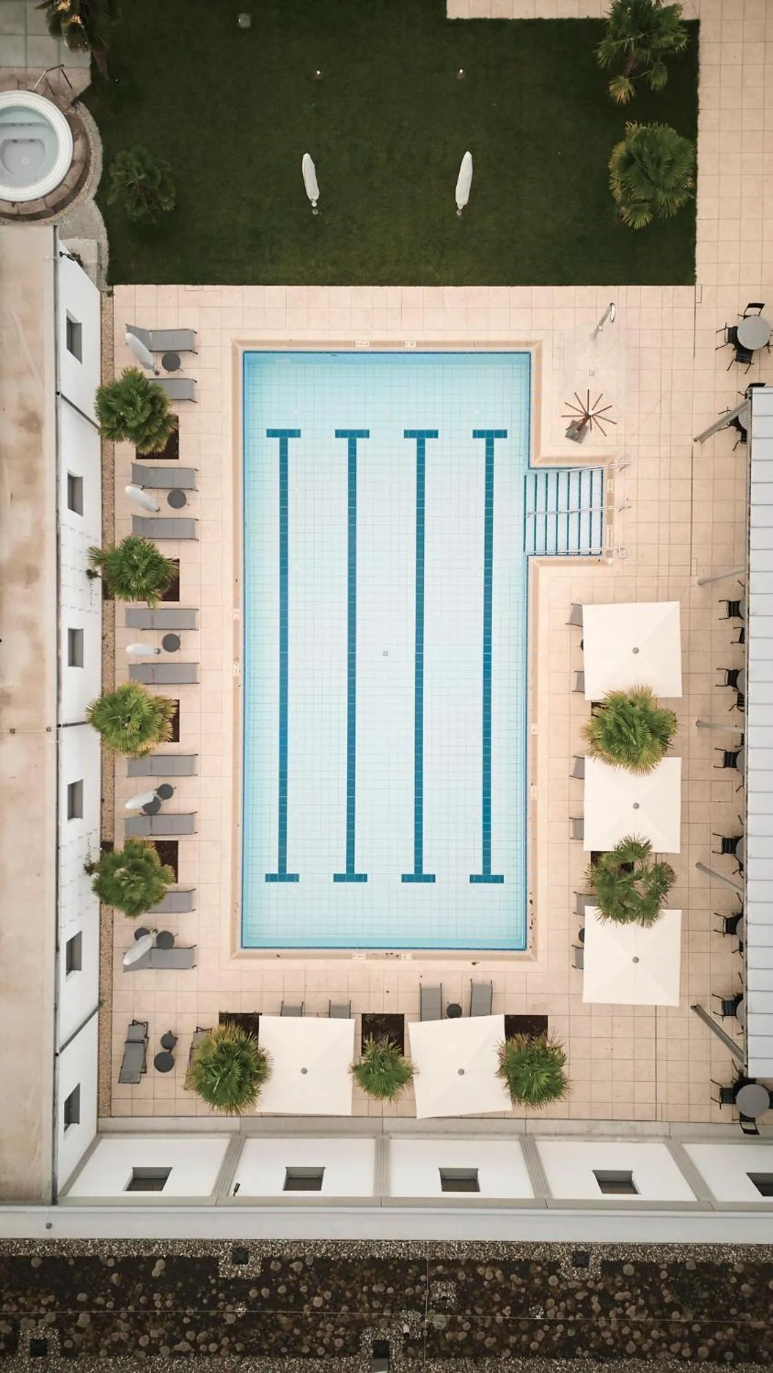 Swimming pool in Nouri