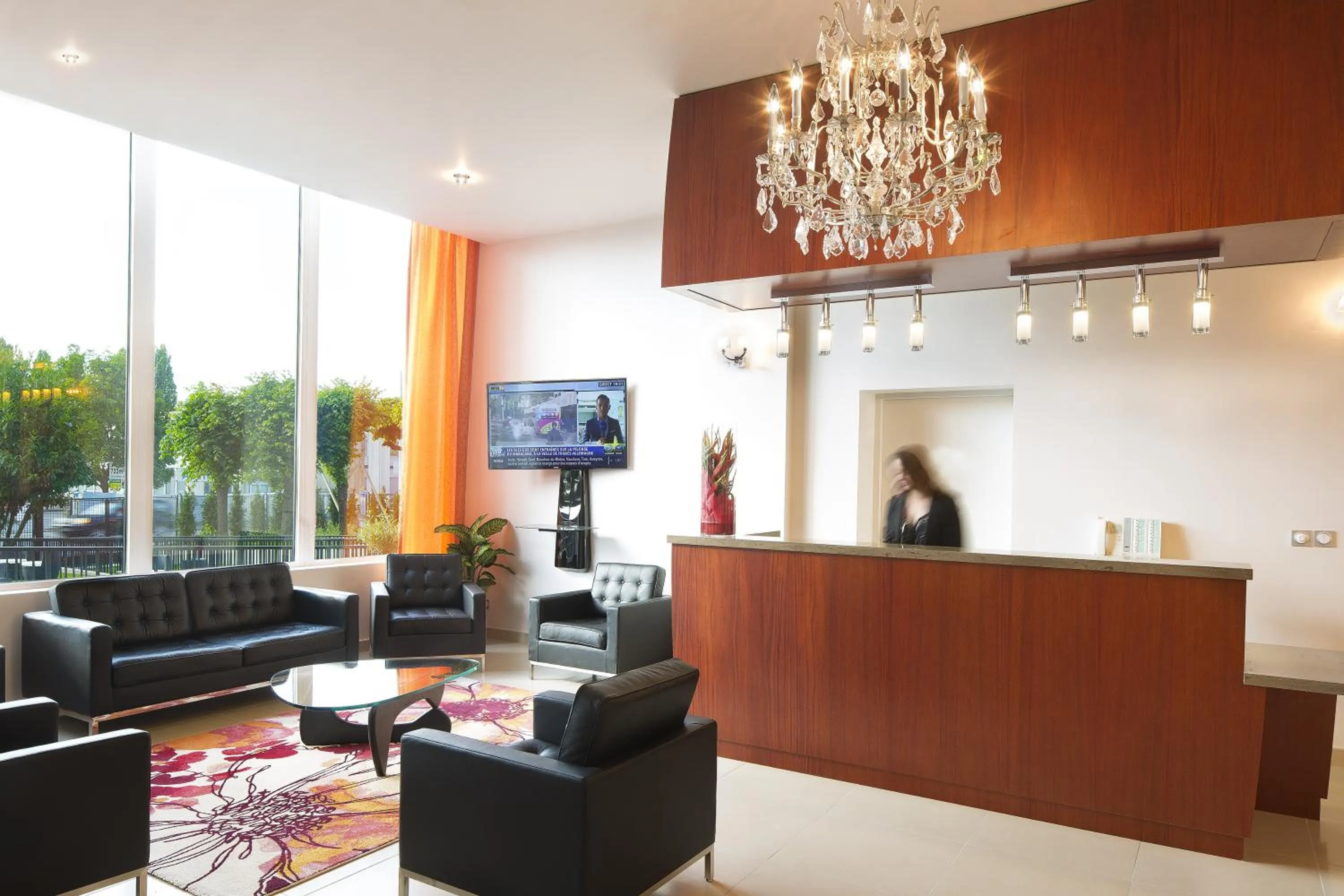 Lobby or reception in Executive Hôtel Paris Gennevilliers