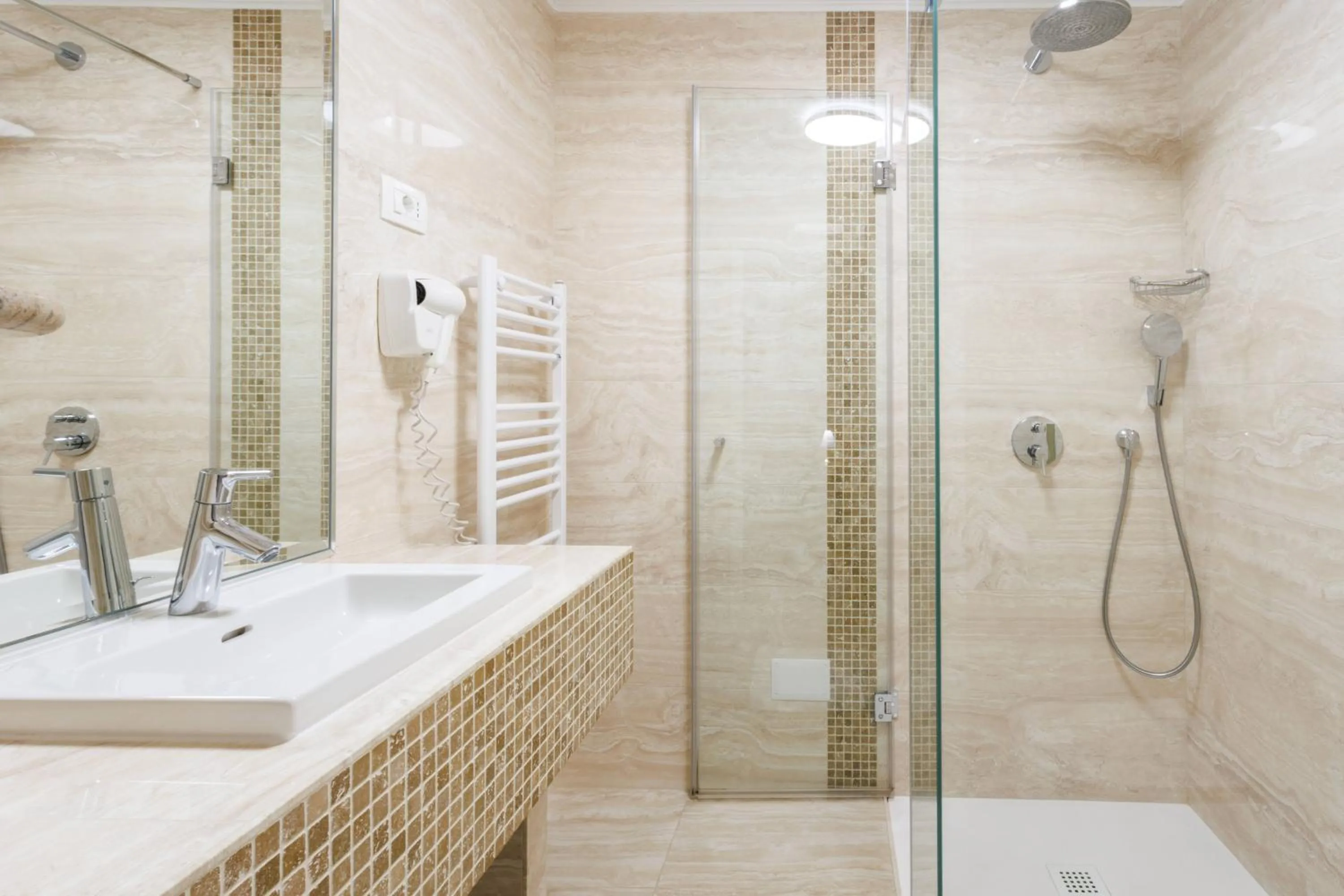 Shower in Hotel Vegov Hram