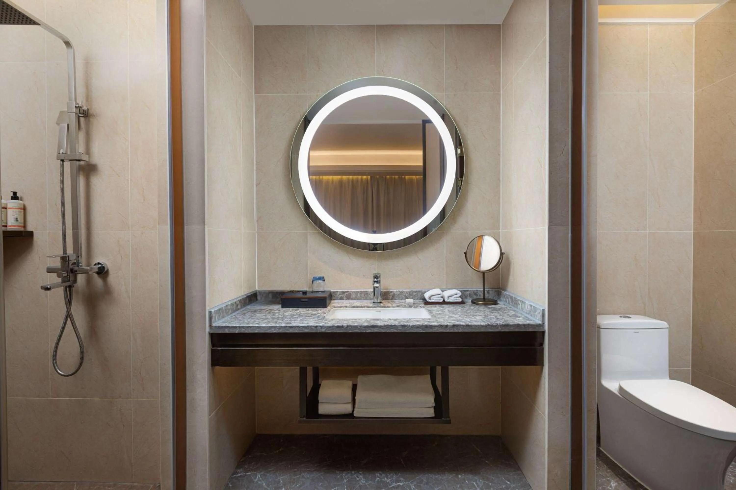 TV and multimedia in Hawthorn by Wyndham Dali Erhai Park