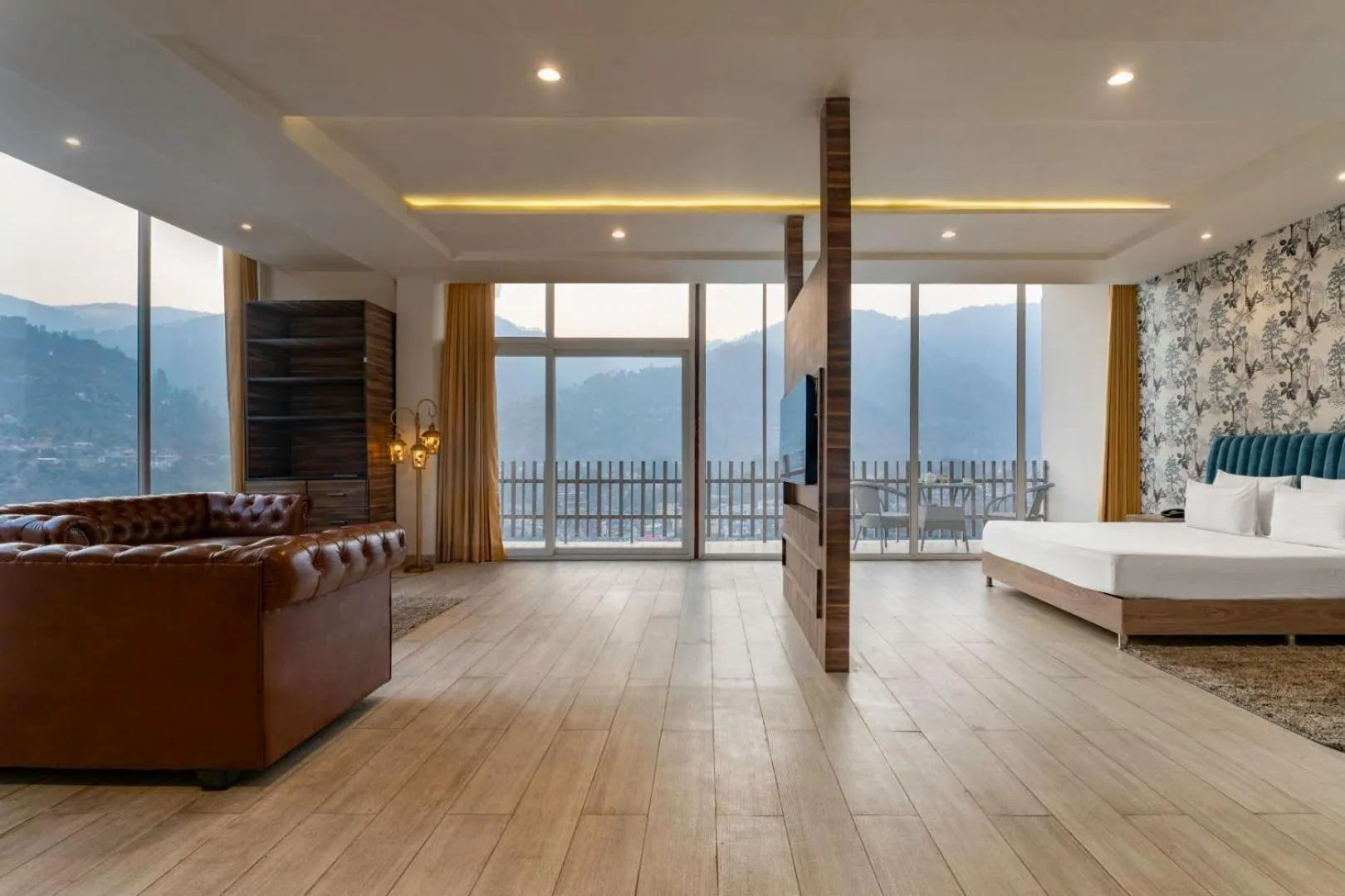 Bedroom in SPT Clarks Inn Suite, Mandi