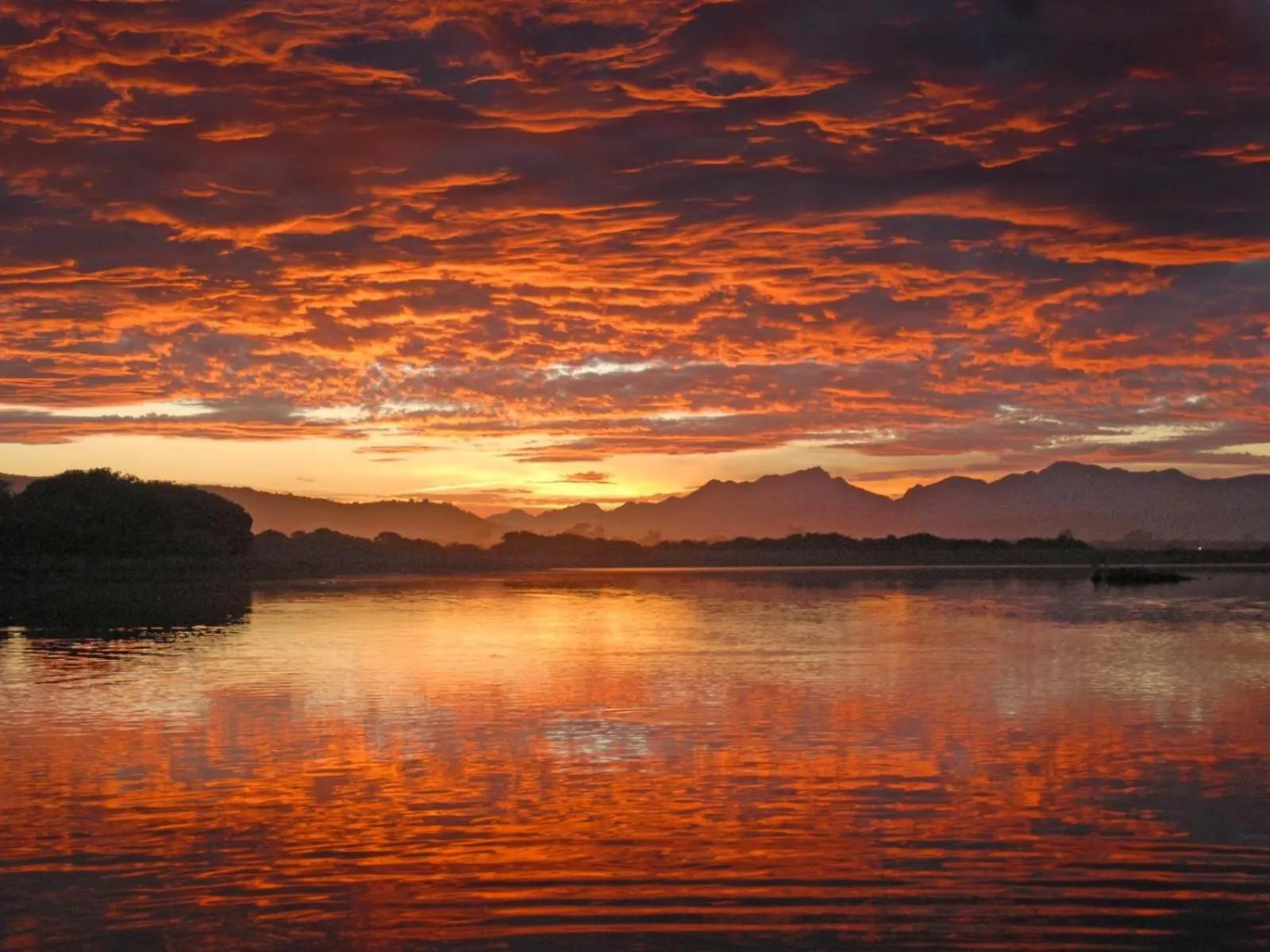 Mountain view in Water's Edge