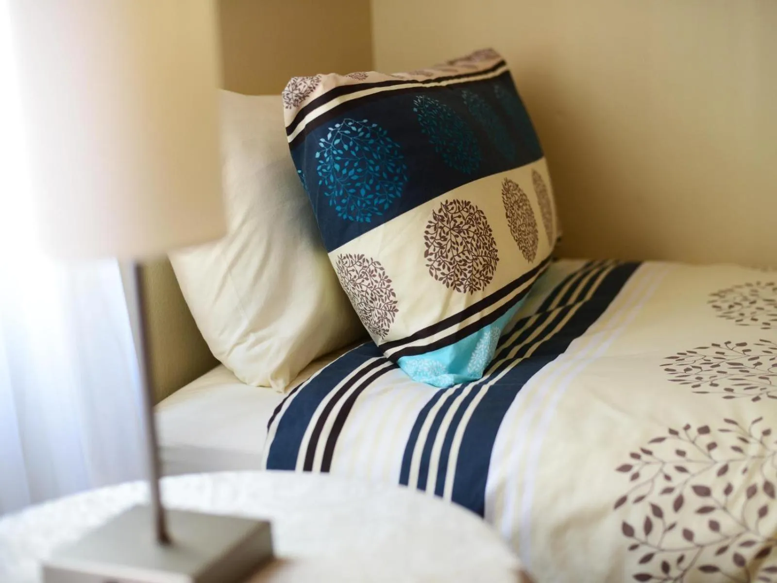 Photo of the whole room, Bed in Water's Edge