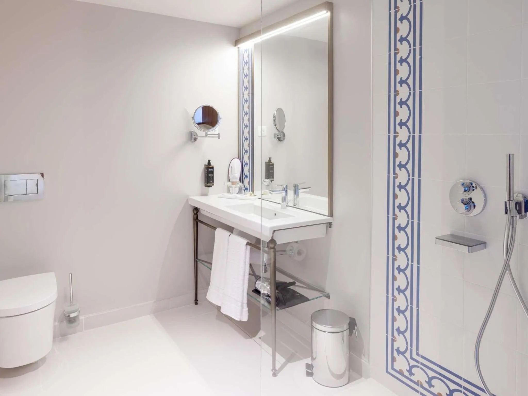 Bedroom in Mercure Alger Palais Des Congres