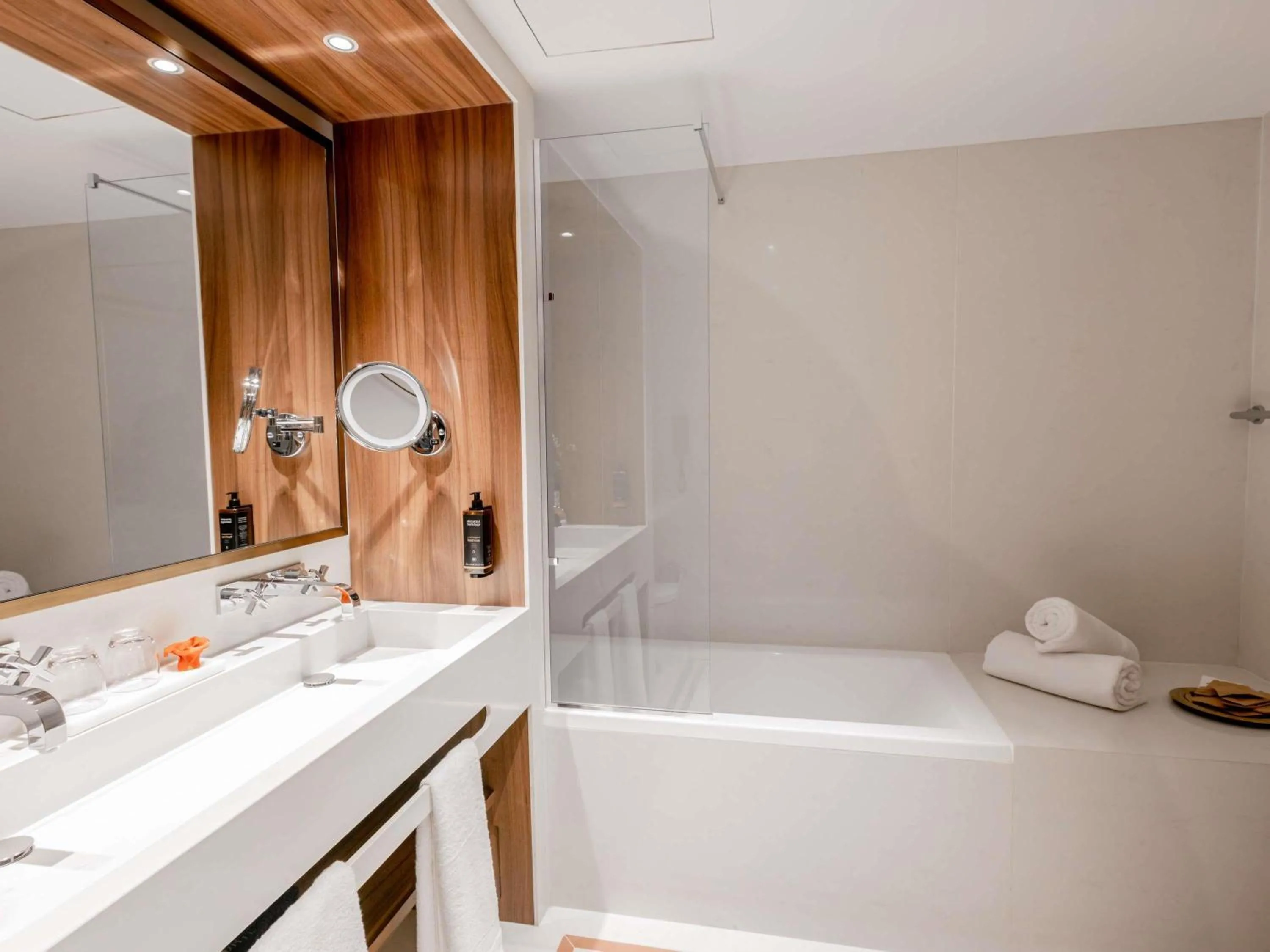 Bedroom in Mercure Alger Palais Des Congres