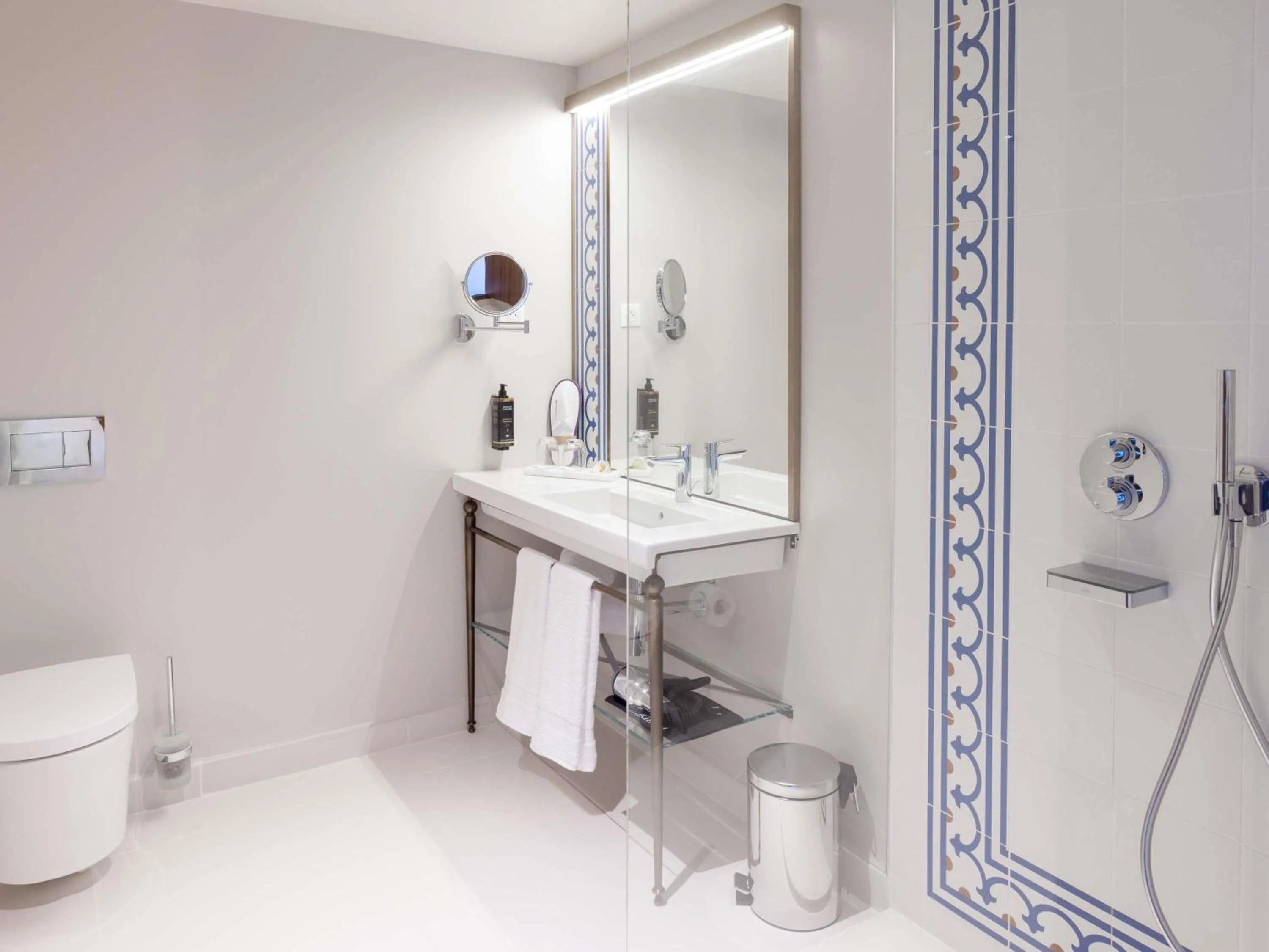 Bedroom in Mercure Alger Palais Des Congres