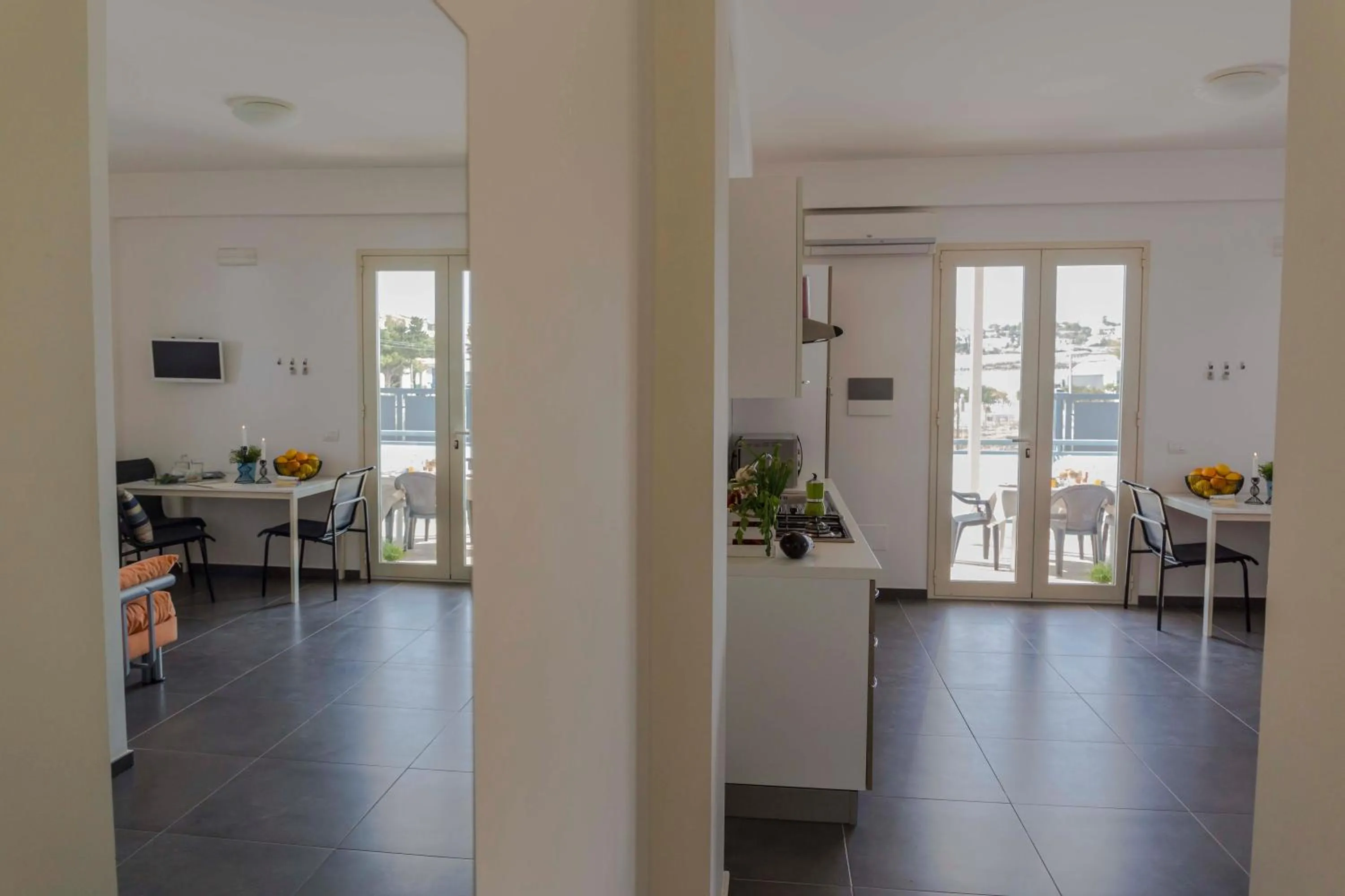 Dining area in MareinSicilia Dammusa Residence