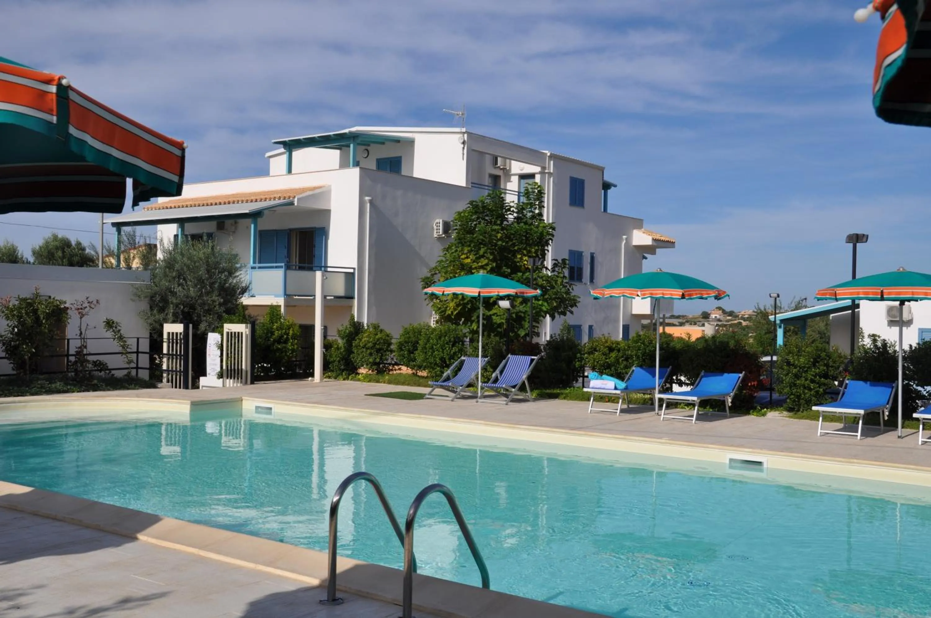 Swimming pool in MareinSicilia Dammusa Residence