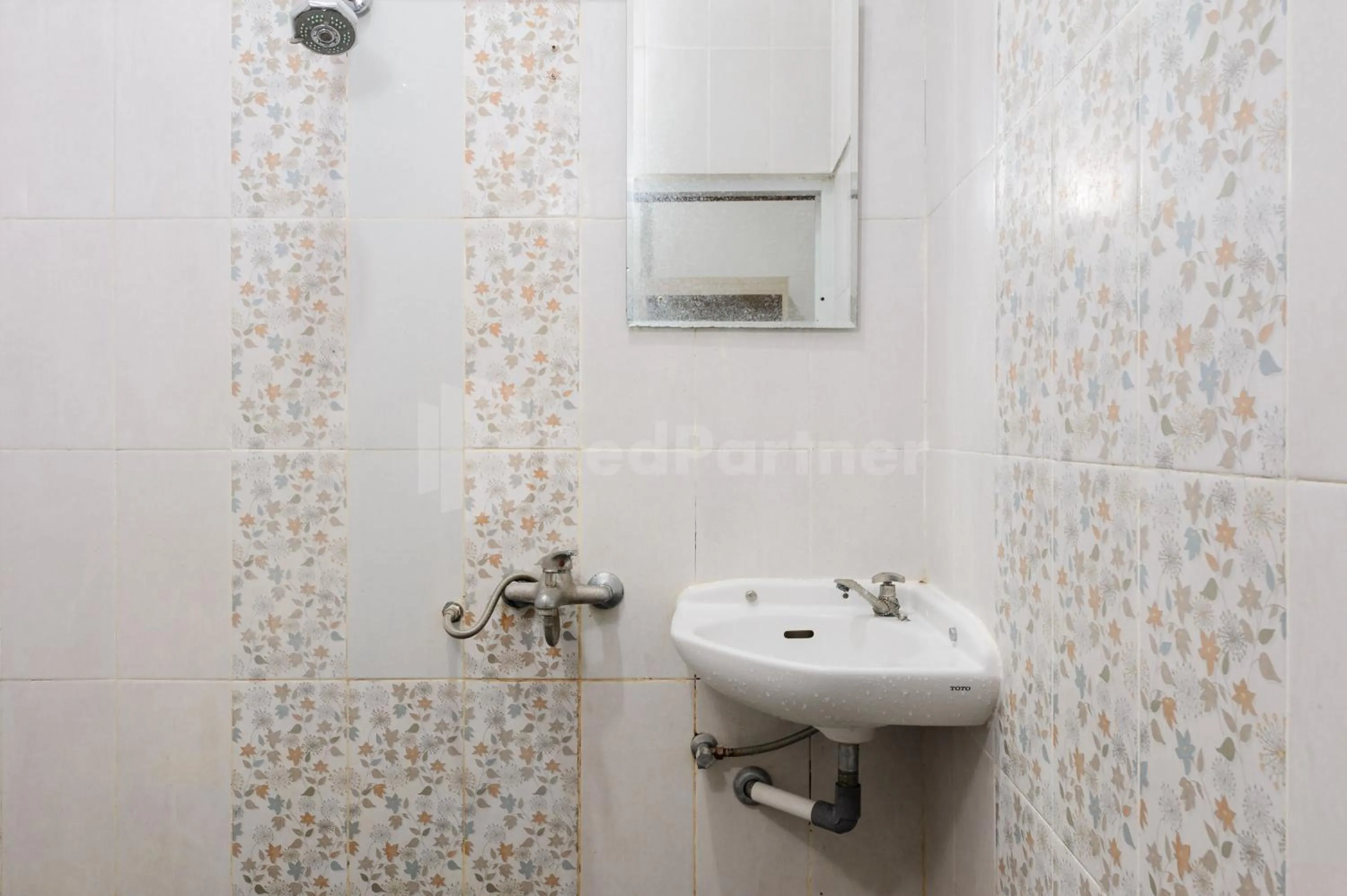 Bathroom in Urbanview Hotel Ian Jaksa Kebon Sirih