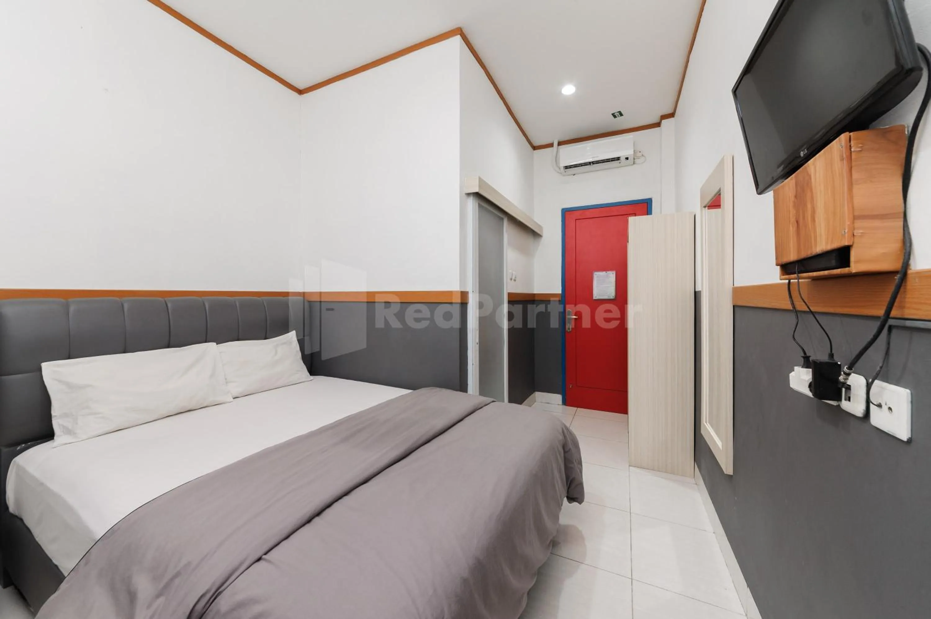 Bedroom, Bed in Urbanview Hotel Ian Jaksa Kebon Sirih