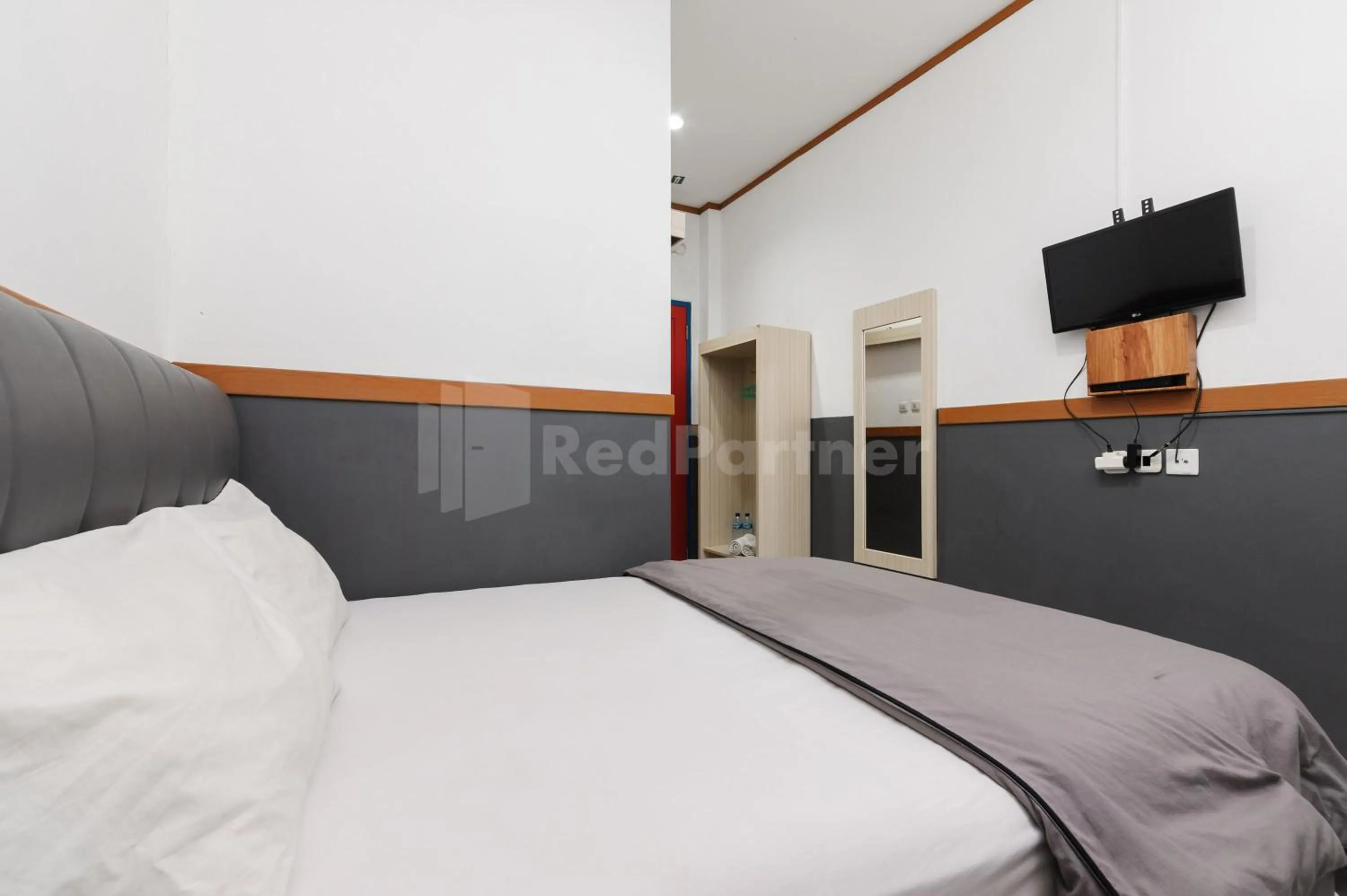 Bedroom, Bed in Urbanview Hotel Ian Jaksa Kebon Sirih