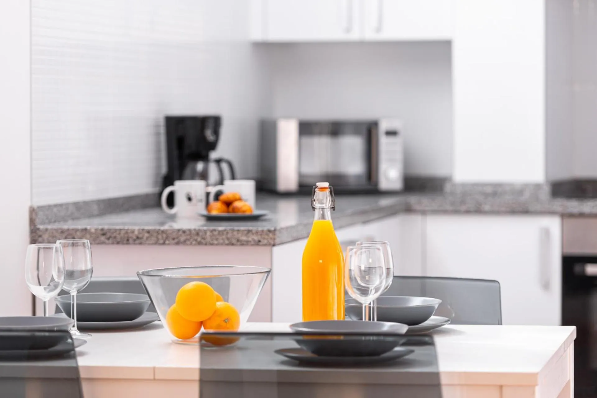 Dining area in Apartamentos Globus by Be Alicante