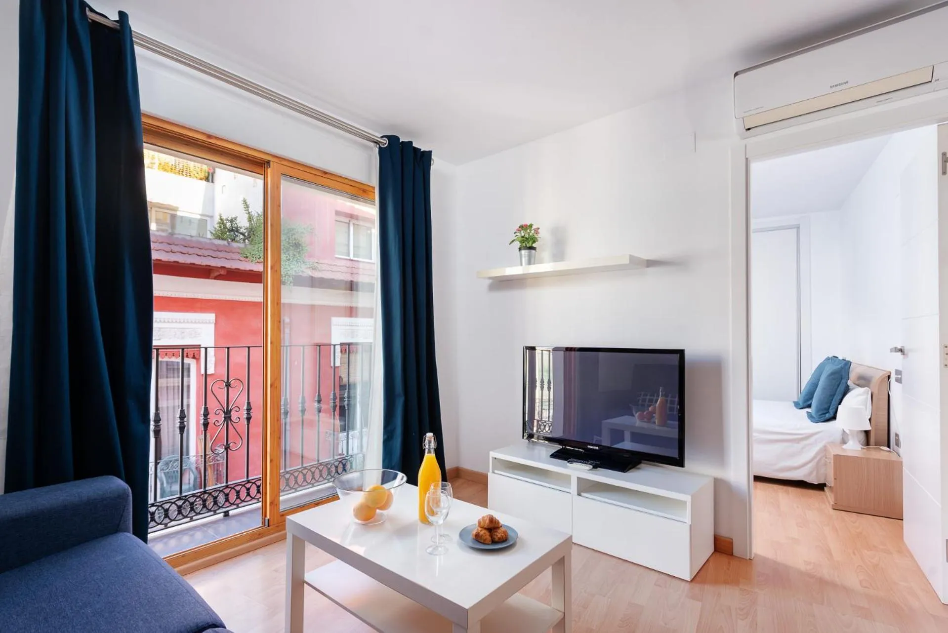 Living room in Apartamentos Globus by Be Alicante