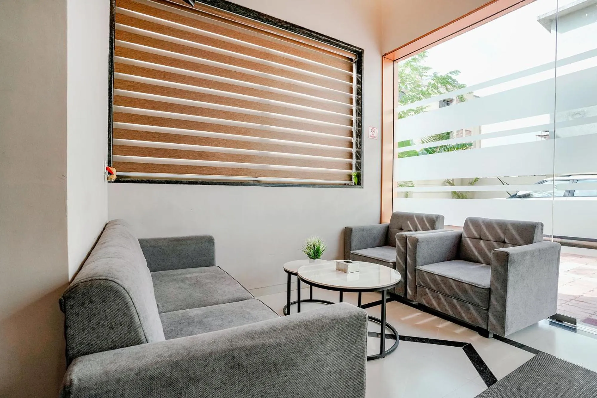 Living room, Seating Area in FabHotel Swaraj
