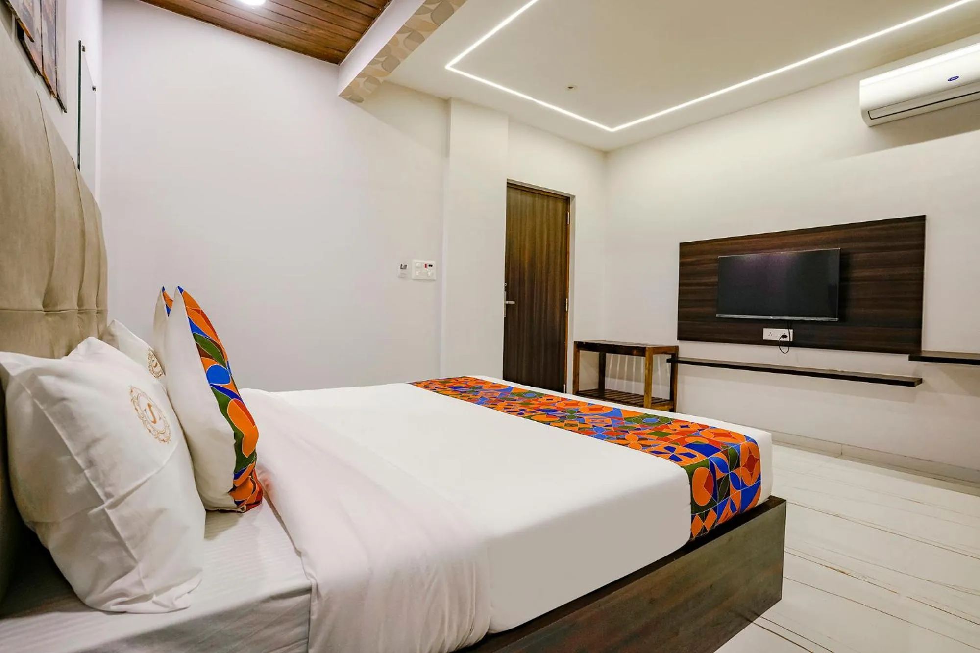 Bed in FabHotel Swaraj
