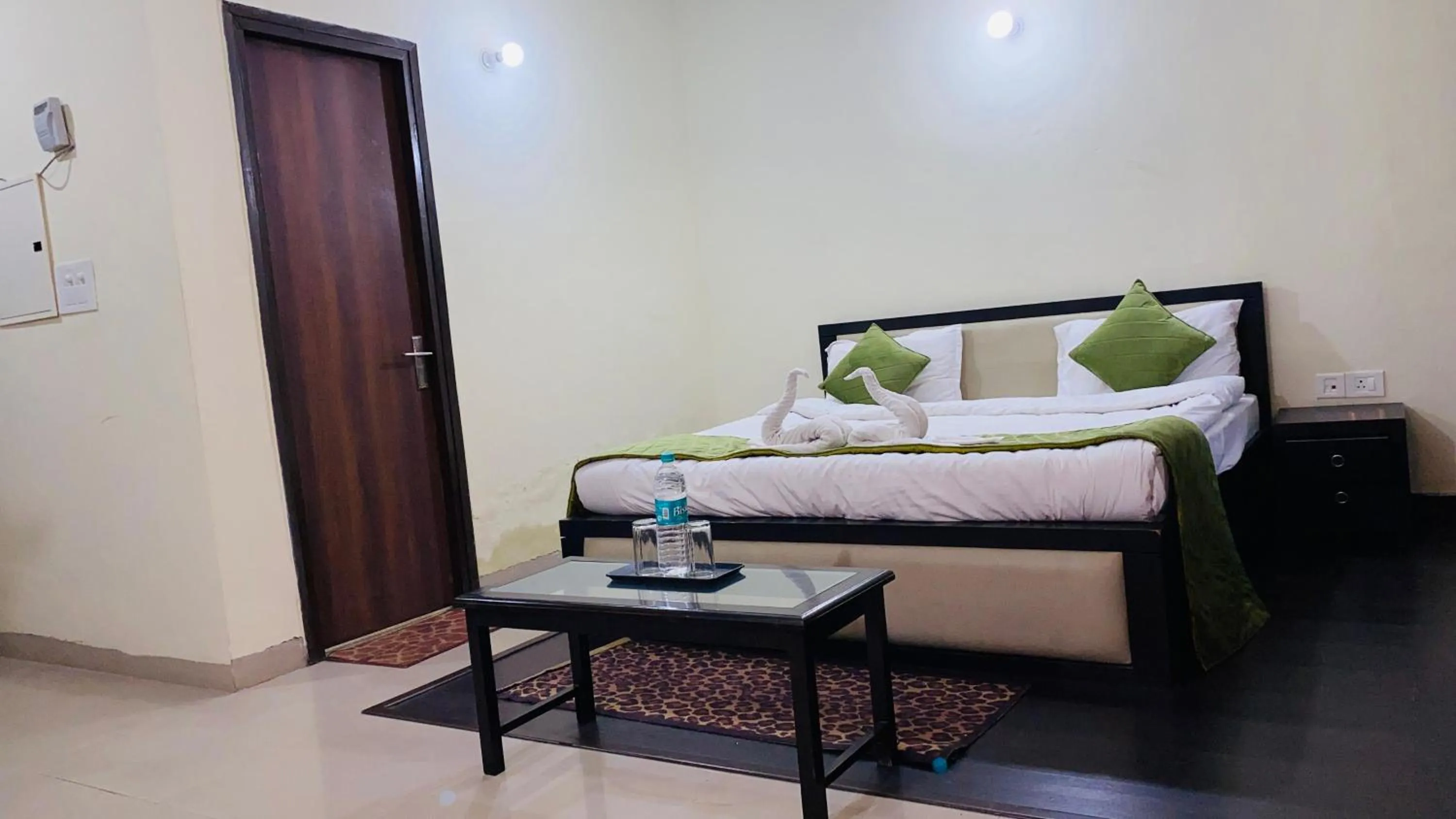 Photo of the whole room, Bed in LivBox