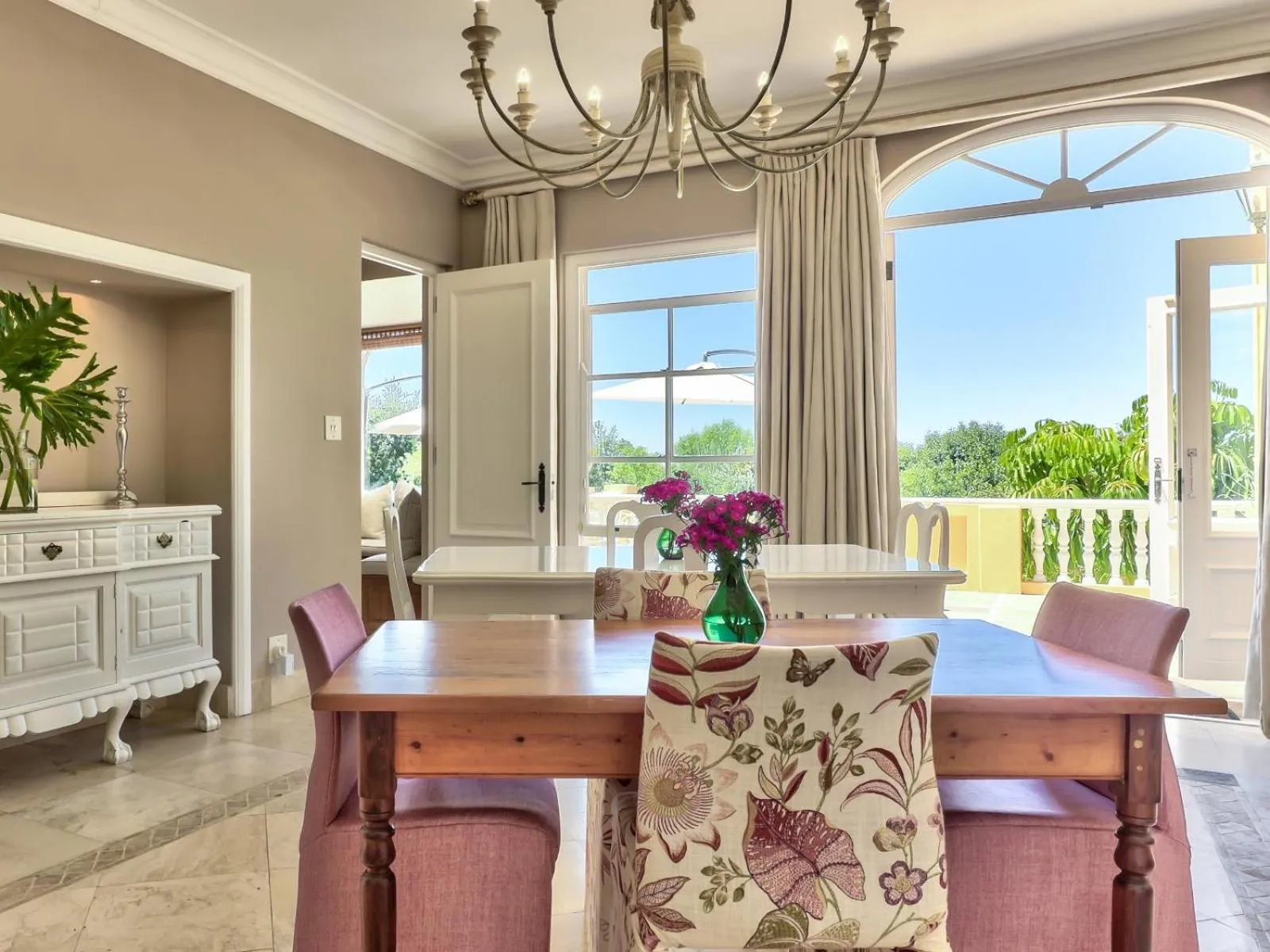 Dining area in Devonport House - Constantia