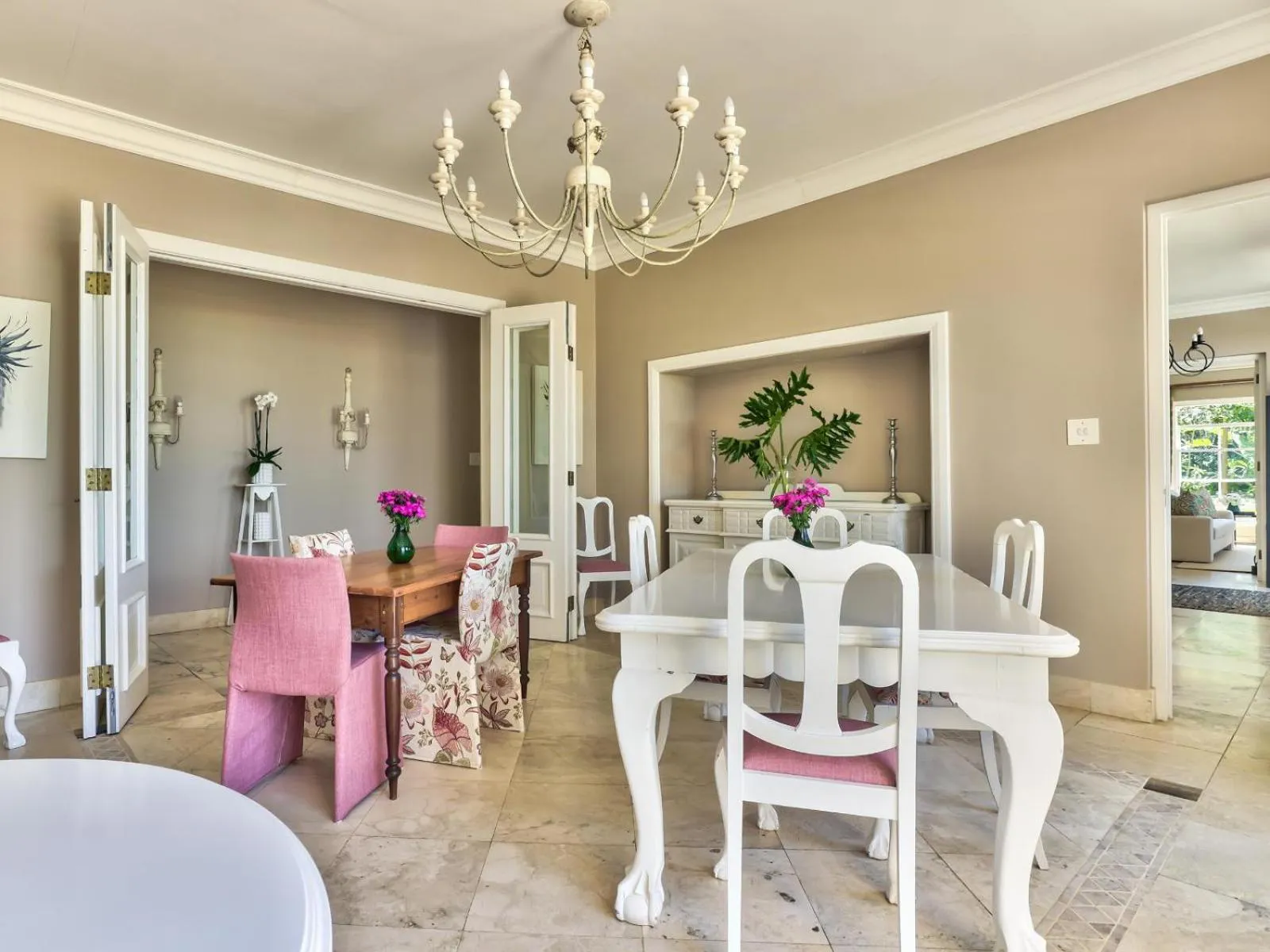 Dining area in Devonport House - Constantia
