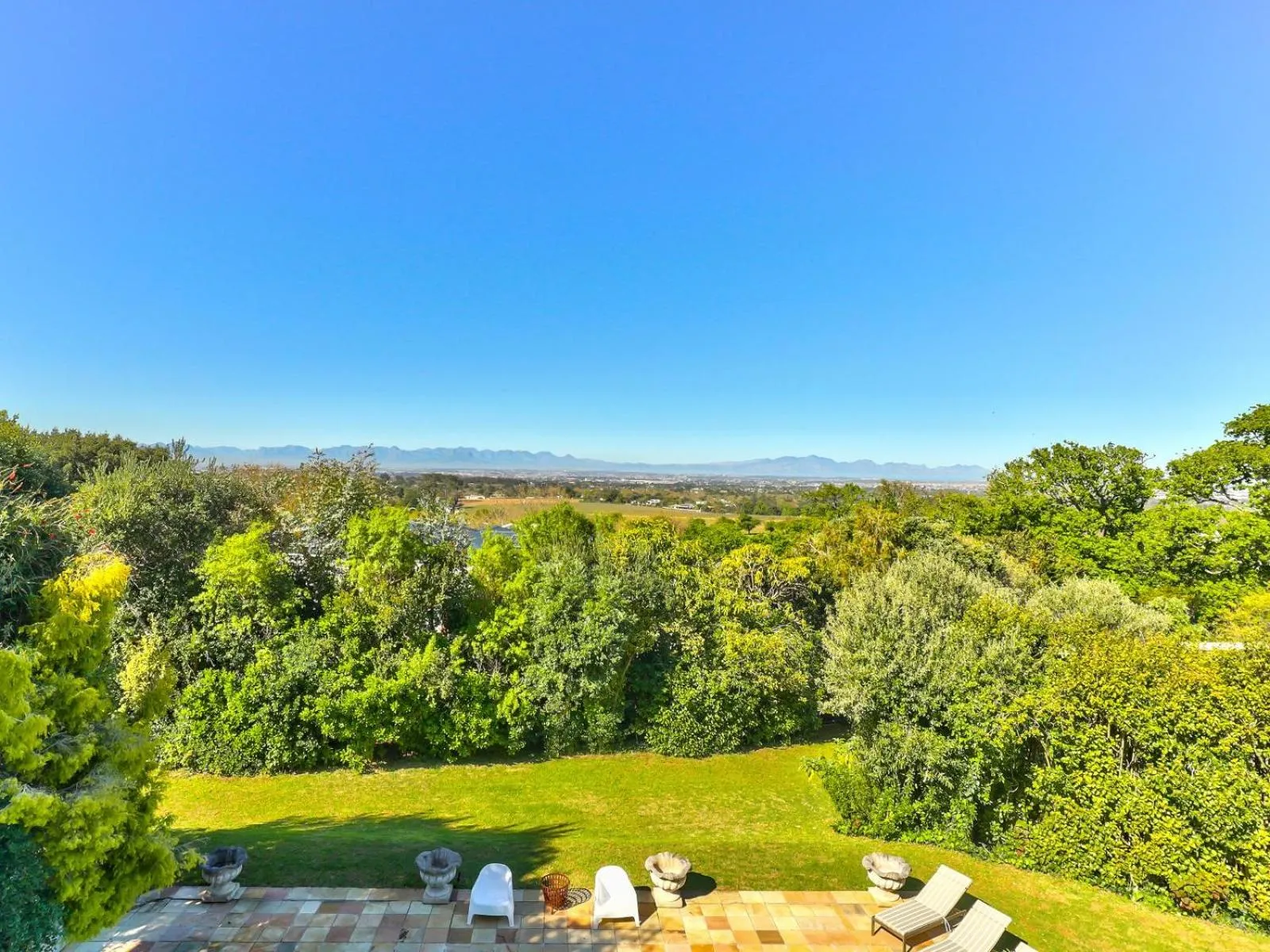 Mountain view in Devonport House - Constantia