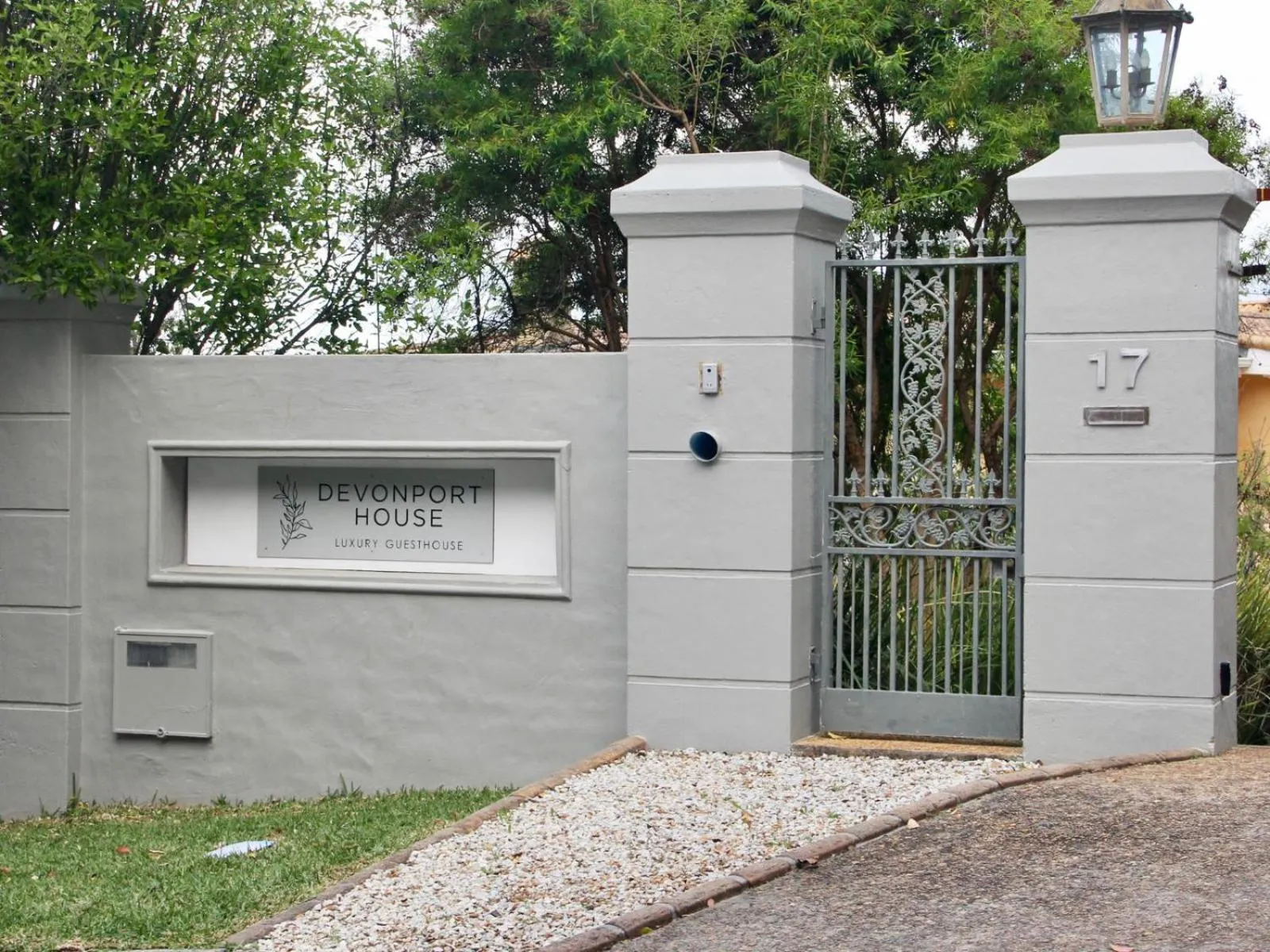 Facade/entrance in Devonport House - Constantia