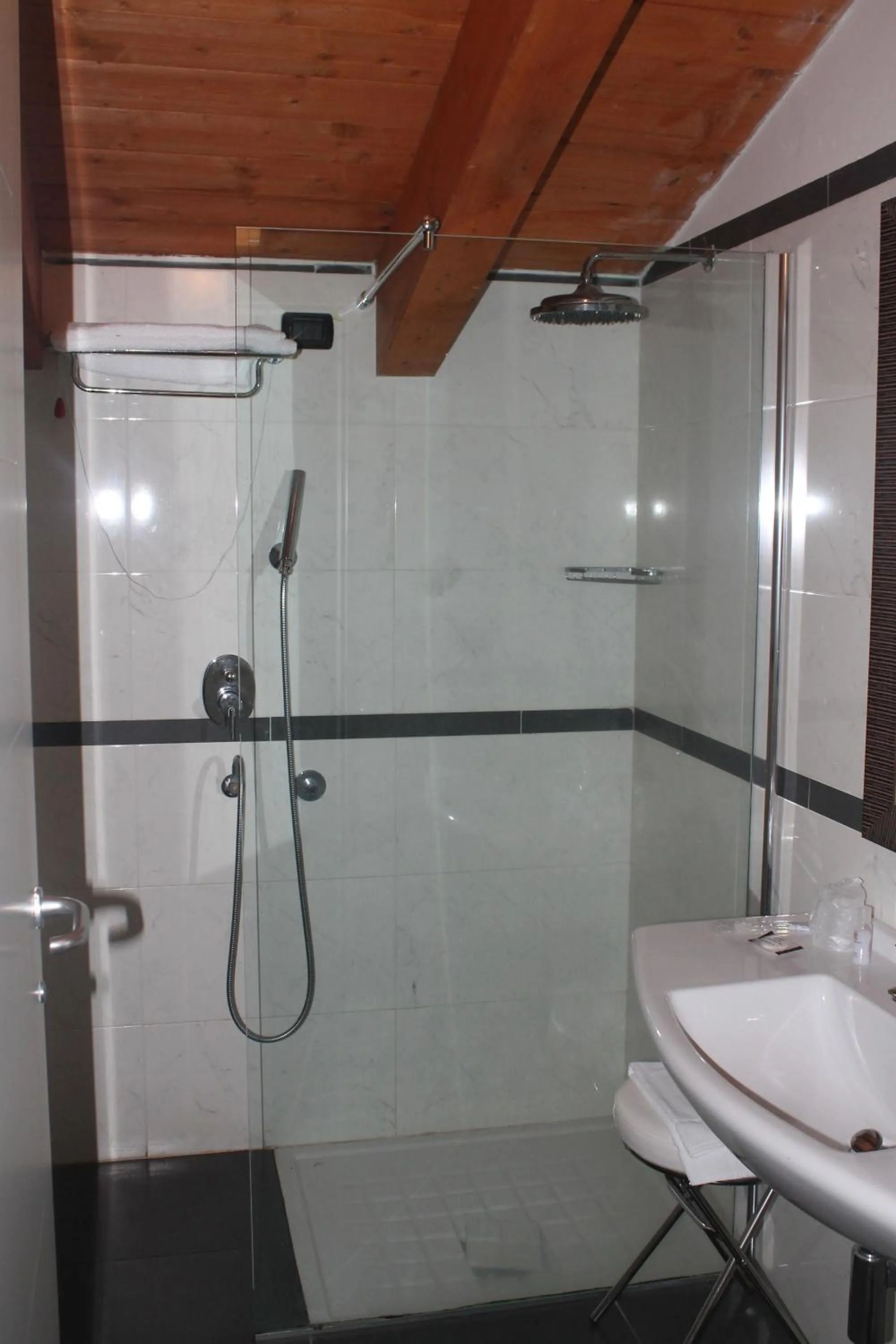 Shower in Hotel Eridano