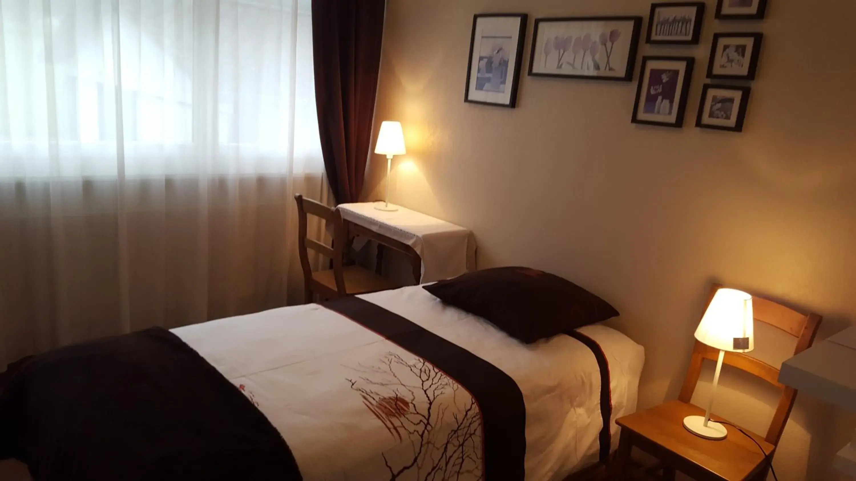 Double Room with Private External Bathroom - single occupancy in Les Petites Chambres de la Bleue Maison Double Room with Private External Bathroom - single occupancy in Les Petites Chambres de la Bleue Maison