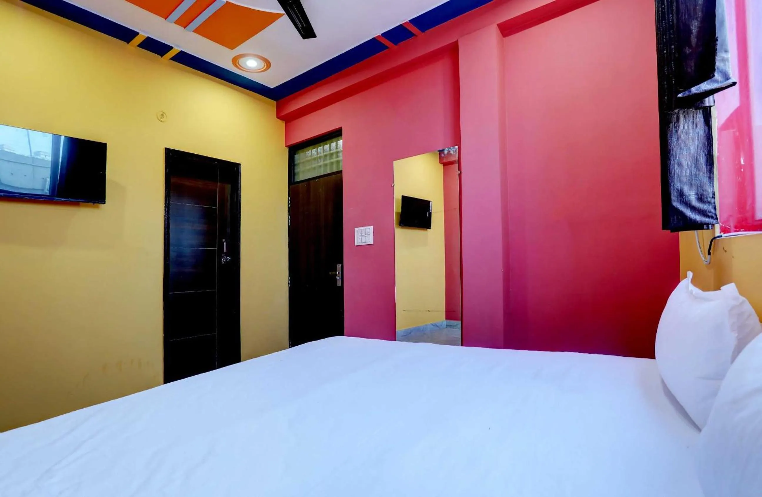 Bedroom in Hotel O Sk Inn