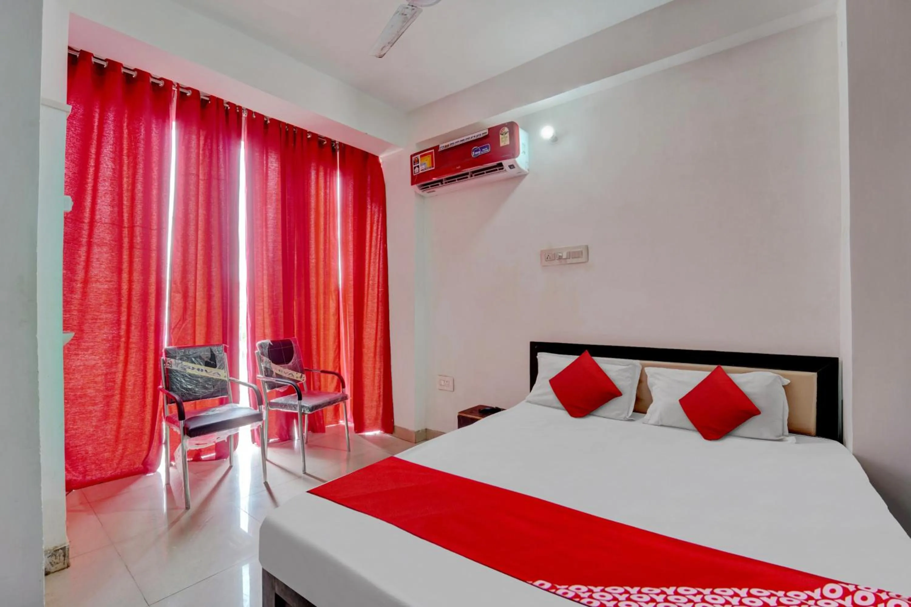 Bedroom in OYO Flagship Hotel Celebrate Inn
