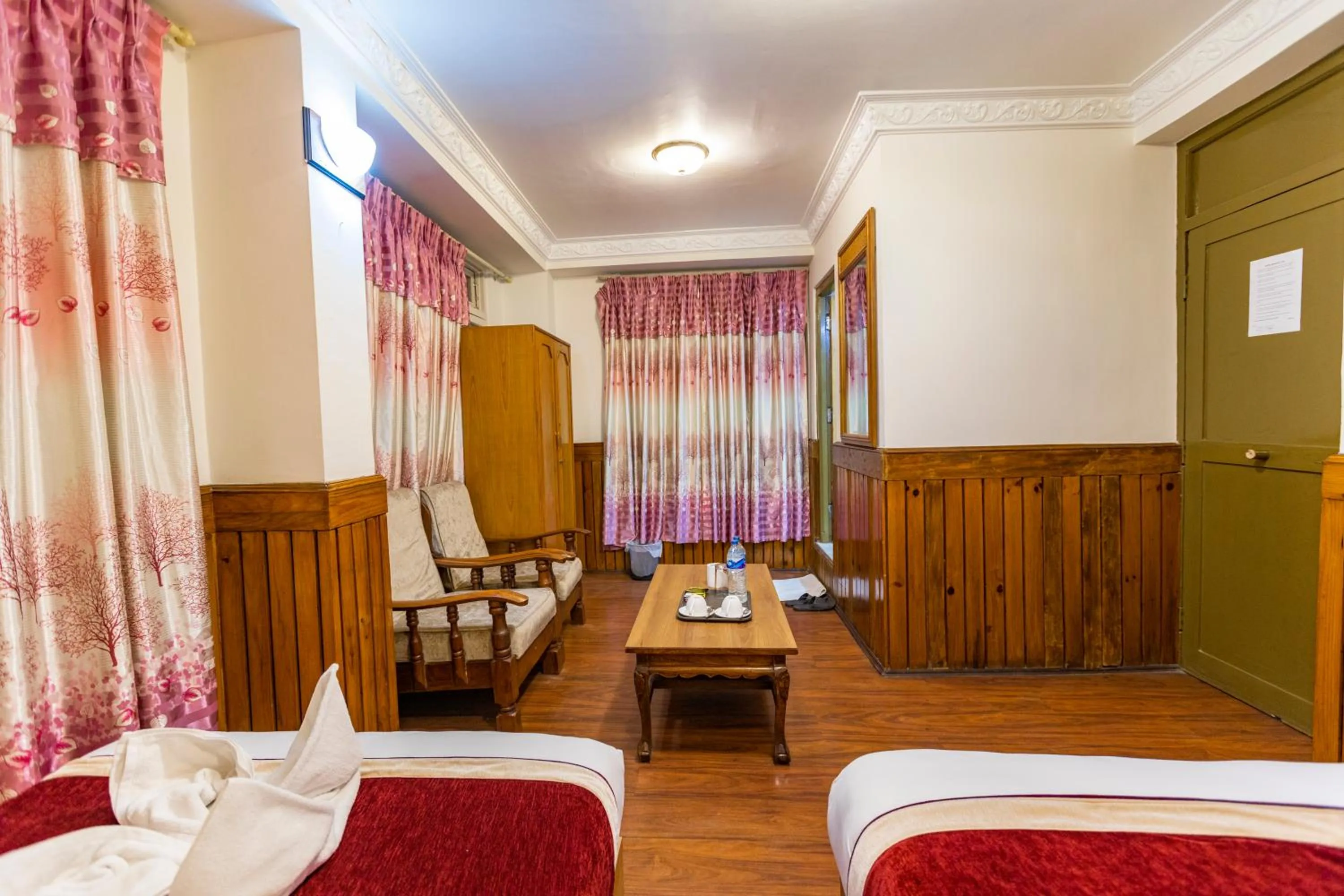 Seating area, Bed in Hotel Sekai