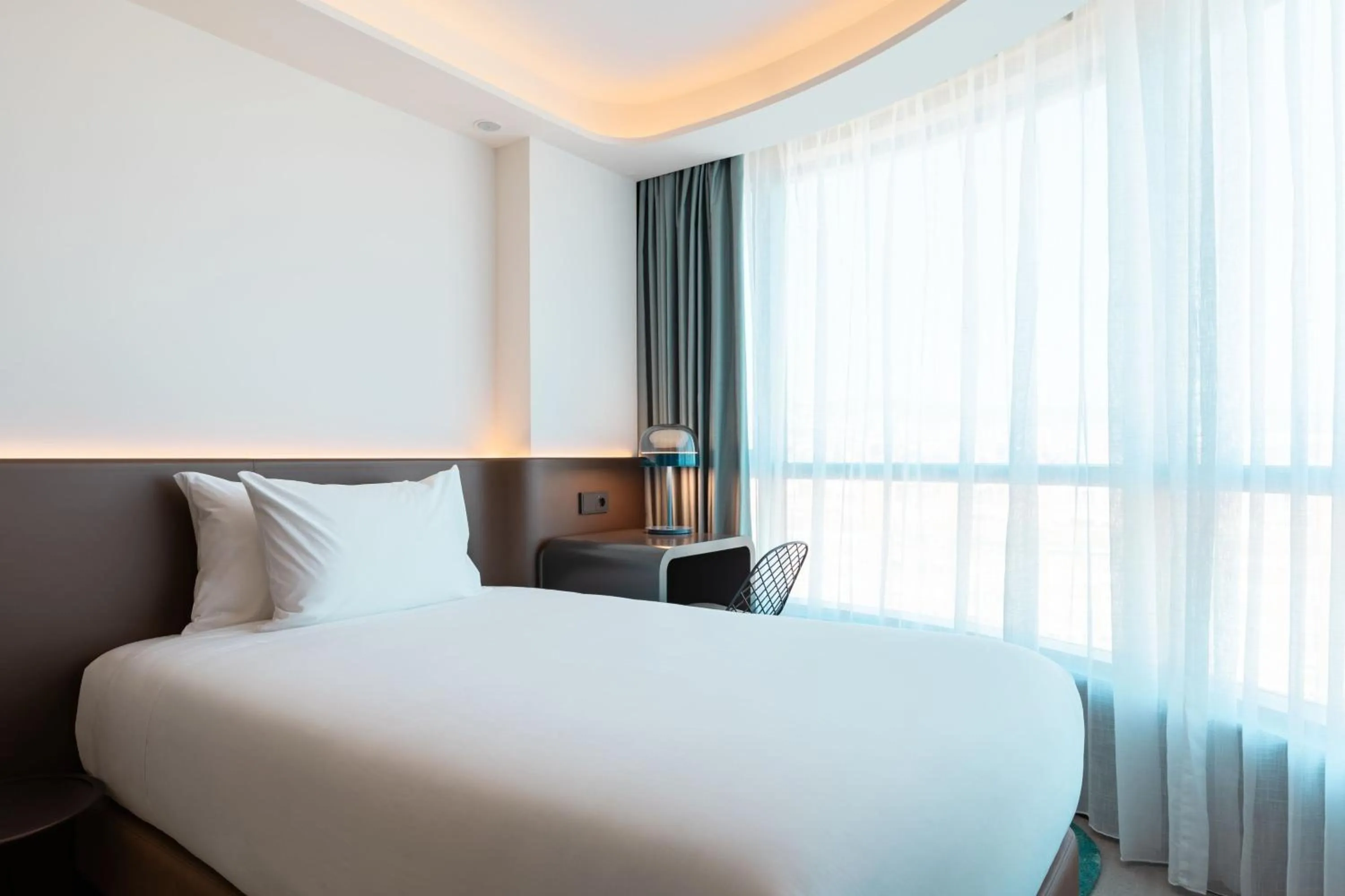 Photo of the whole room, Bed in Labtwentytwo Barcelona, a Tribute Portfolio Hotel