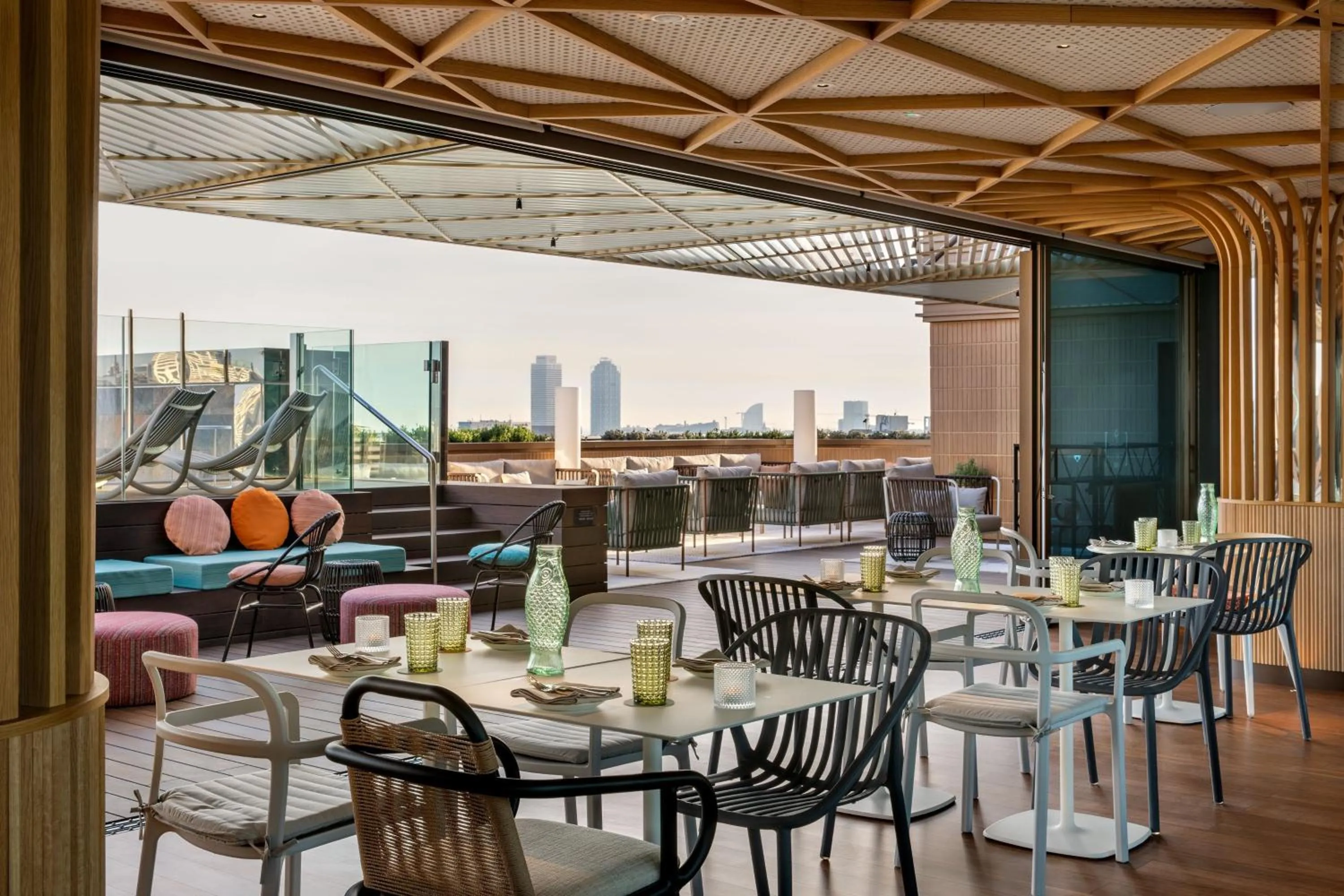 Lounge or bar in Labtwentytwo Barcelona, a Tribute Portfolio Hotel