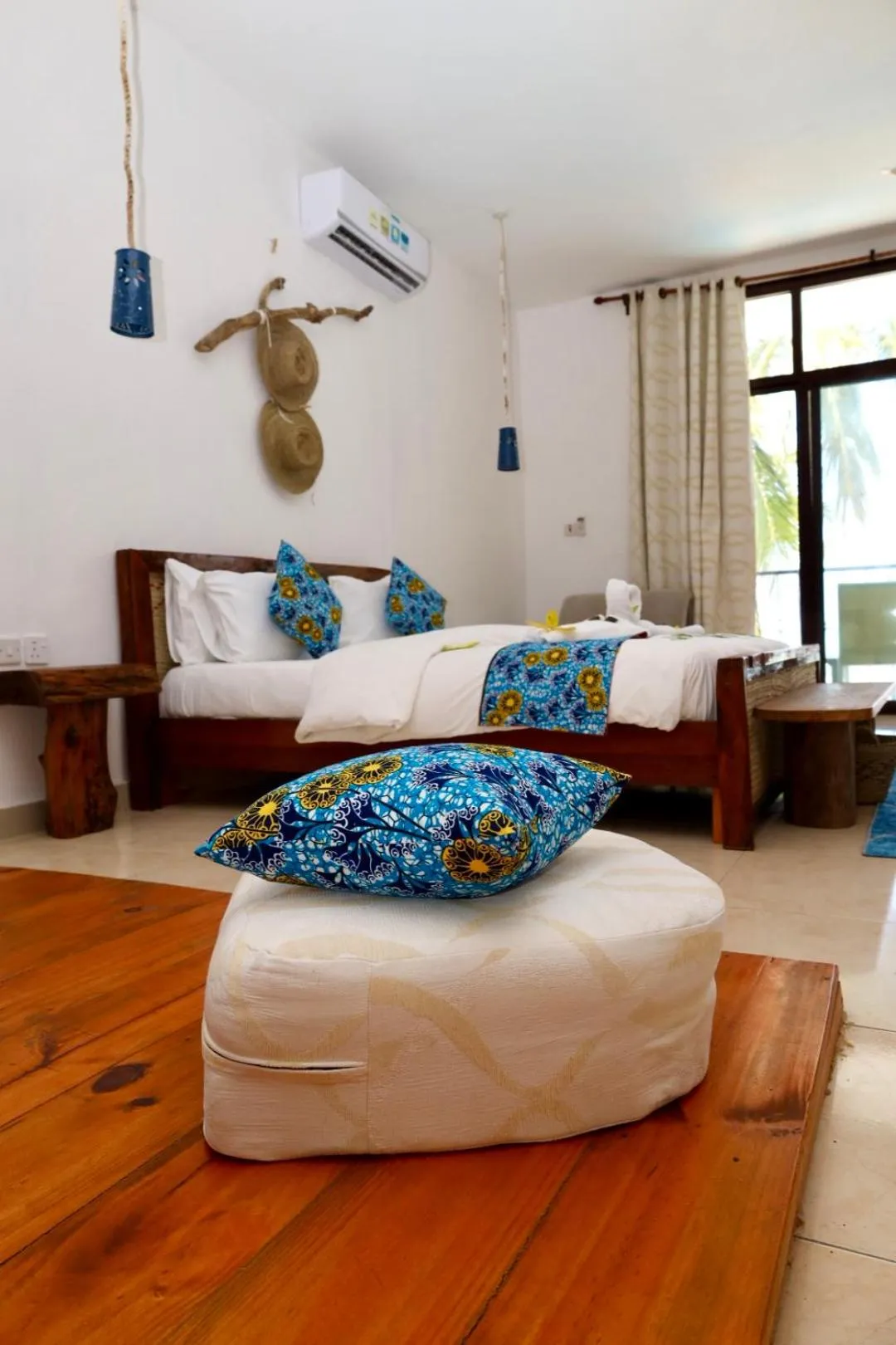 Bed in BIANCO AZZURRO Hotel & Restaurant