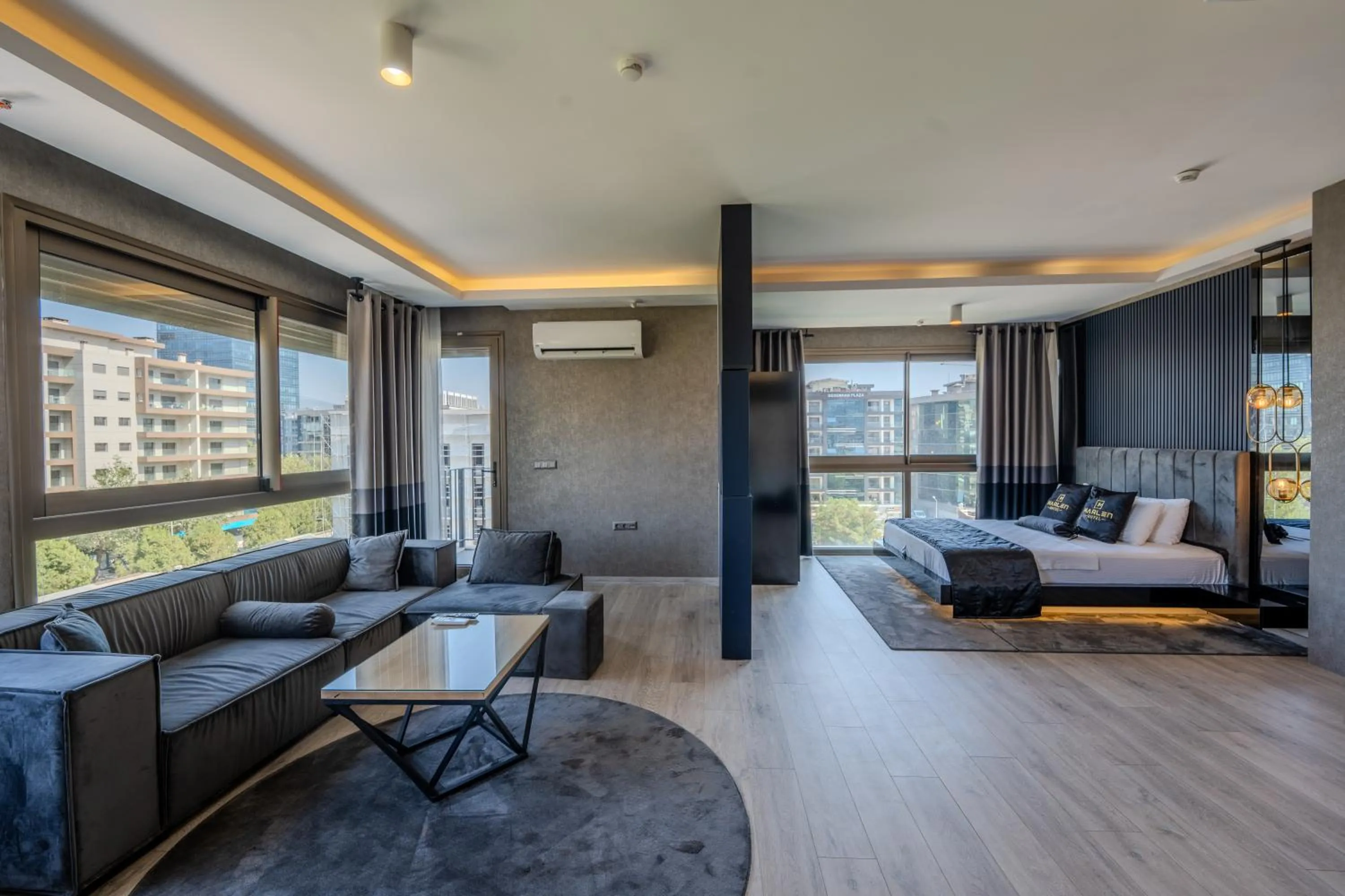 Living room, Bed in Marlen Hotel Bayraklı