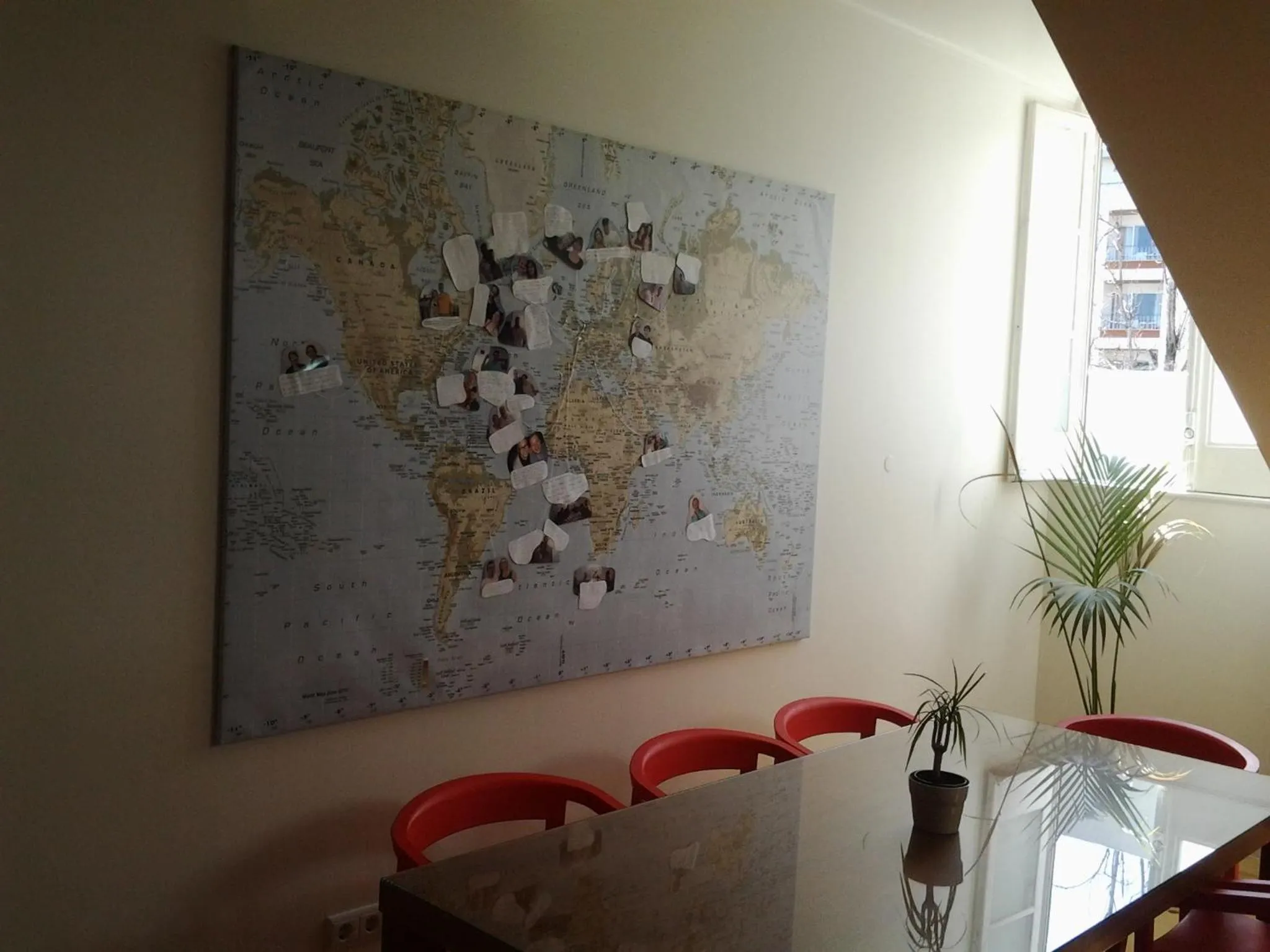 Communal lounge/ TV room in Sincerely Lisboa