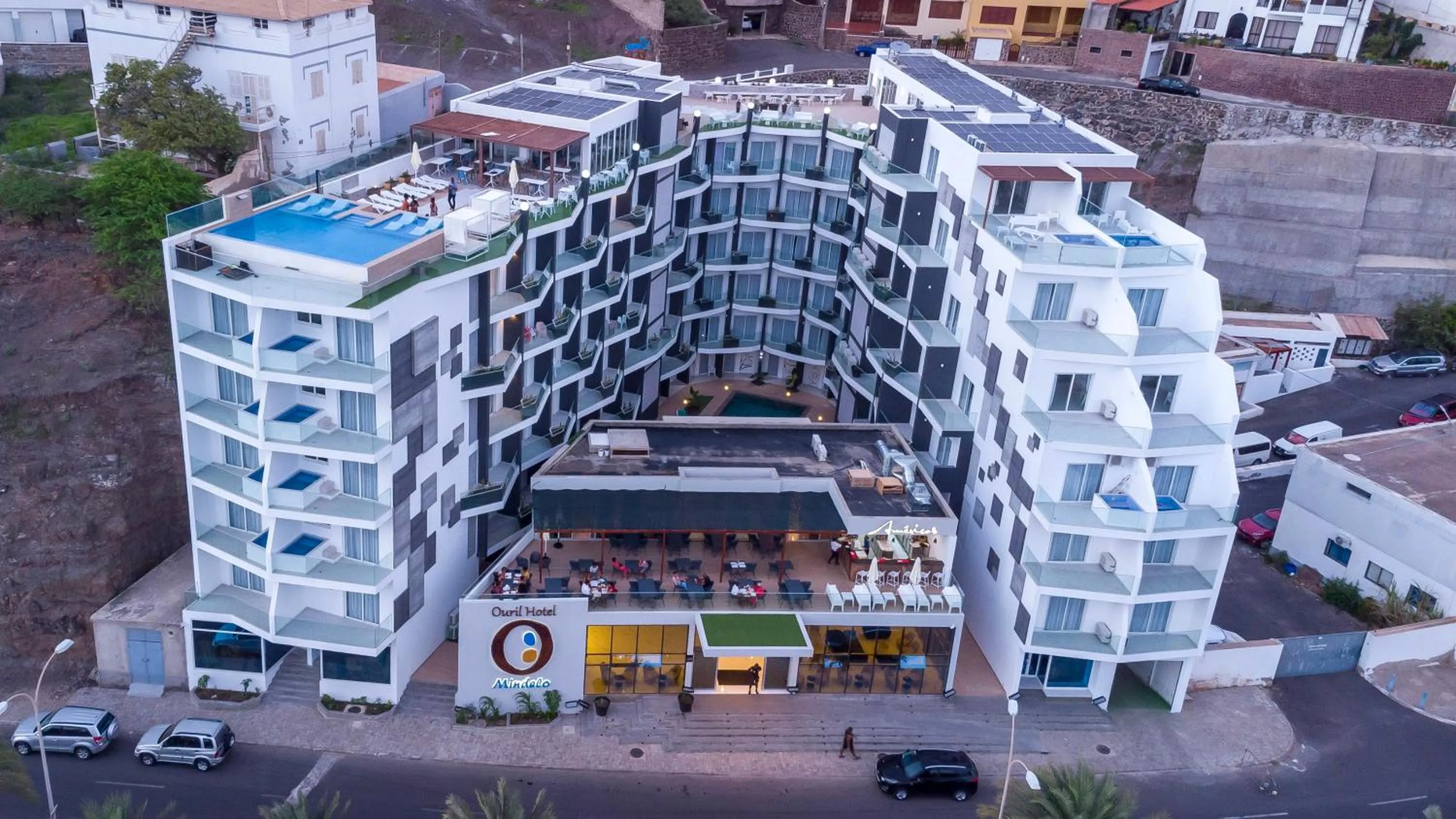 Property building in Ouril Mindelo