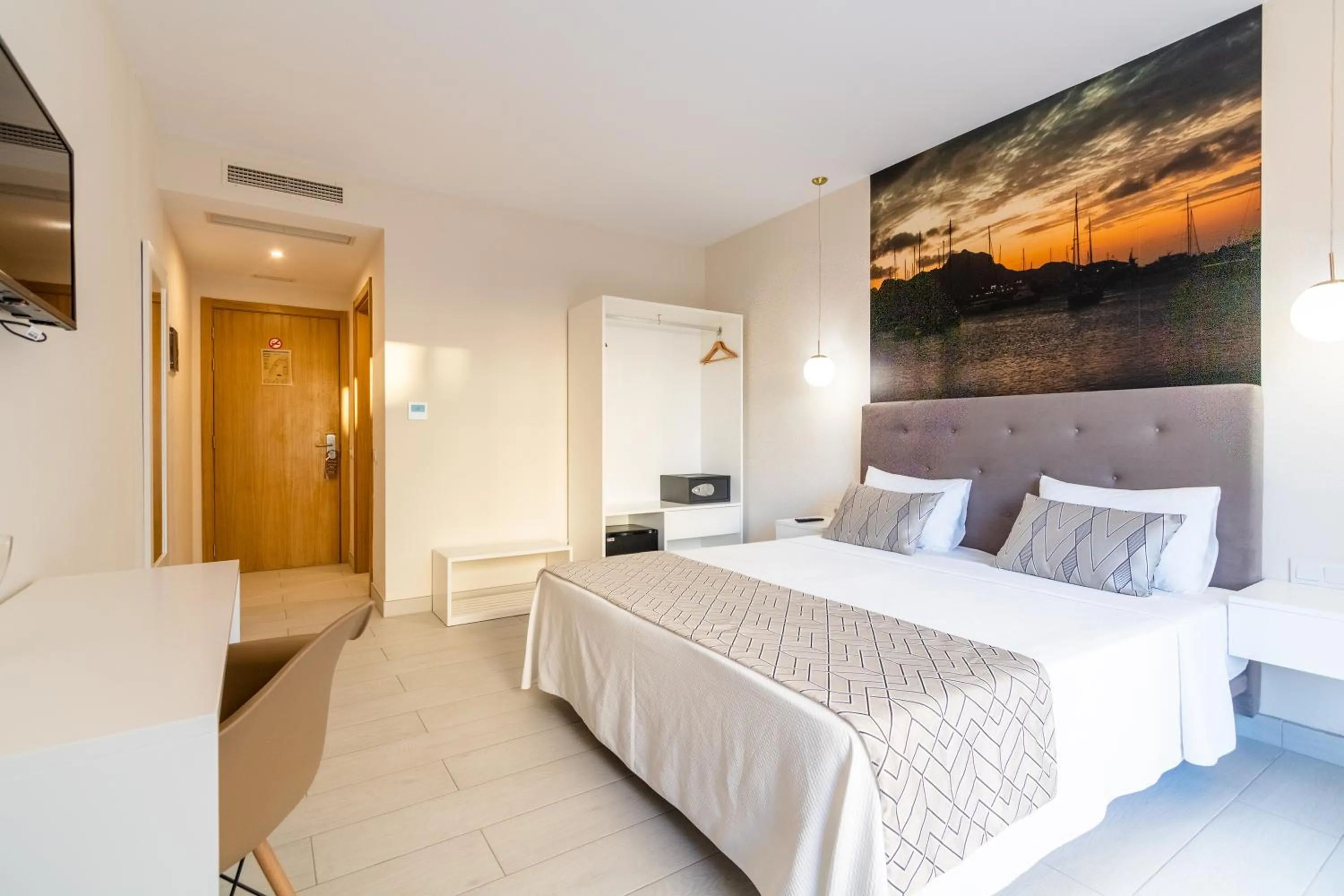 Bedroom, Bed in Ouril Mindelo