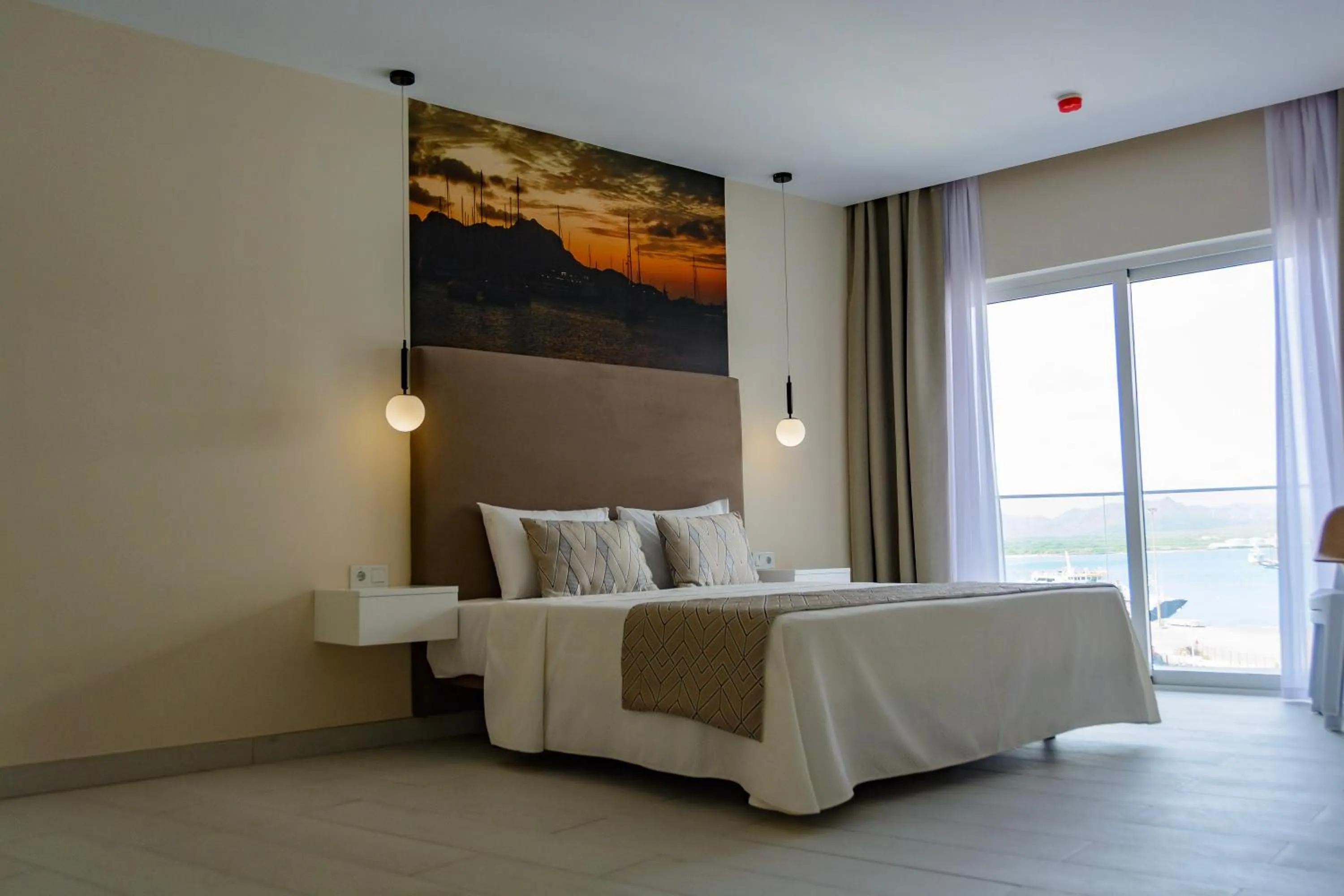 Bedroom, Bed in Ouril Mindelo