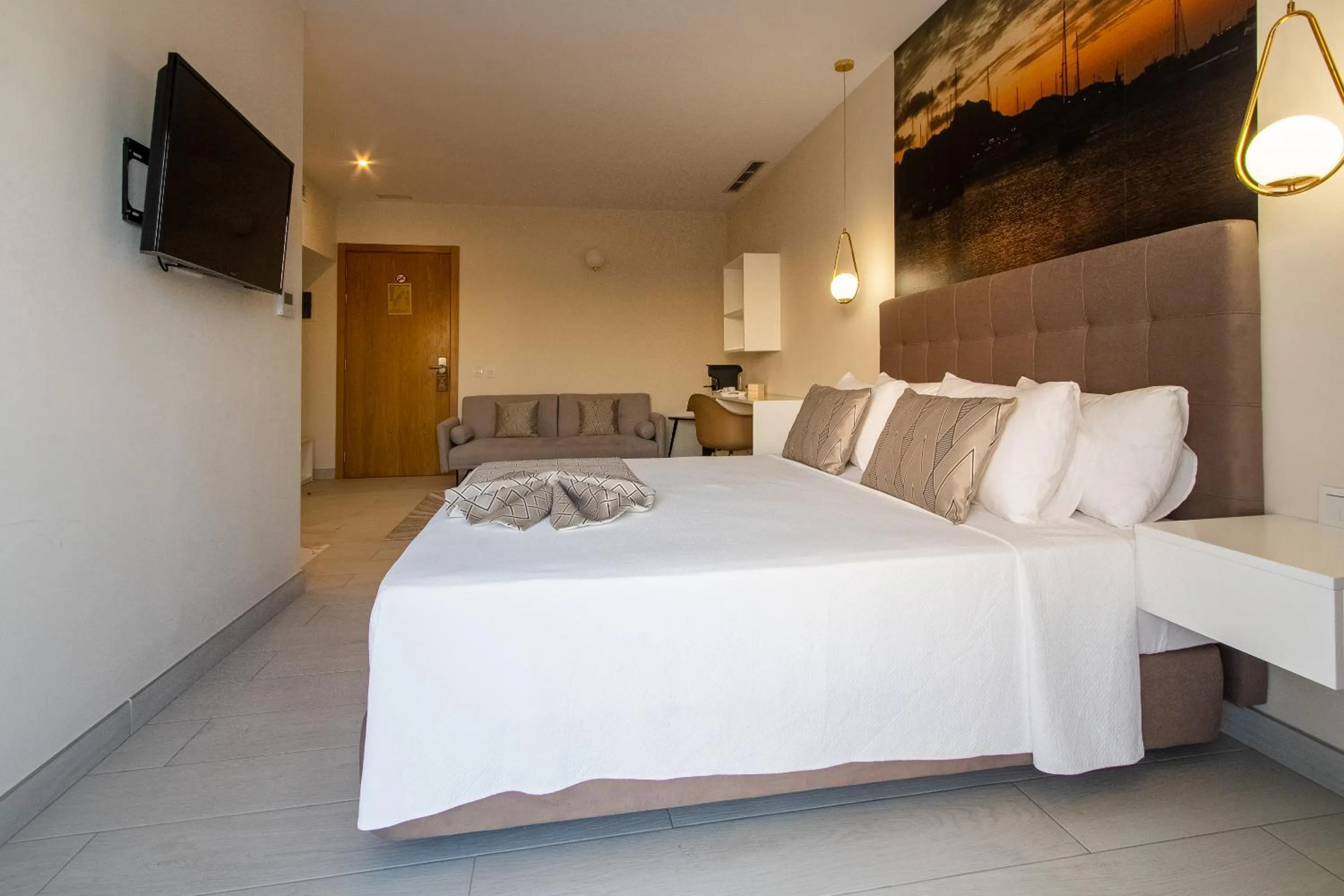 VIP, Bed in Ouril Mindelo