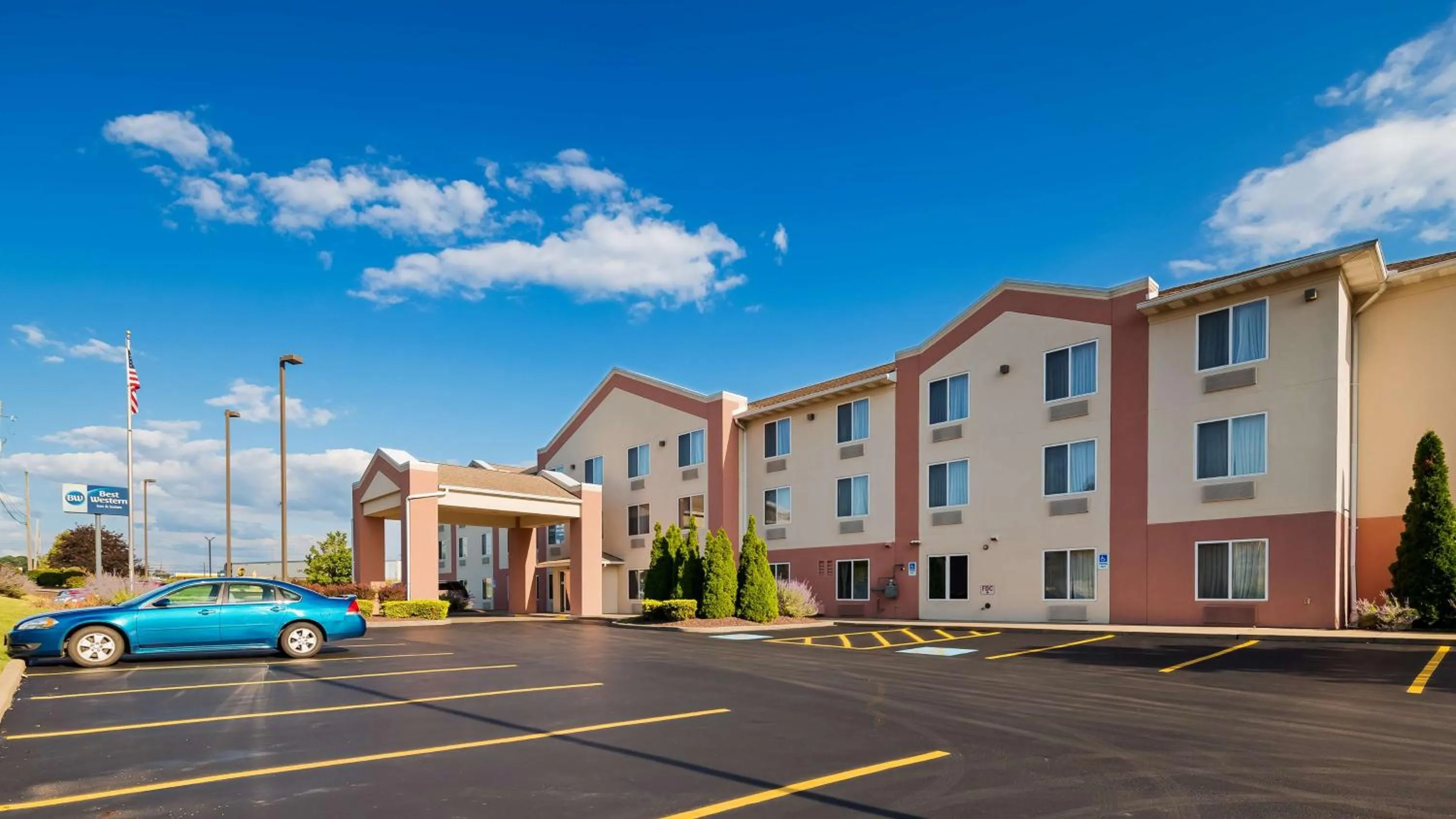 Property building in Best Western Penn-Ohio Inn & Suites