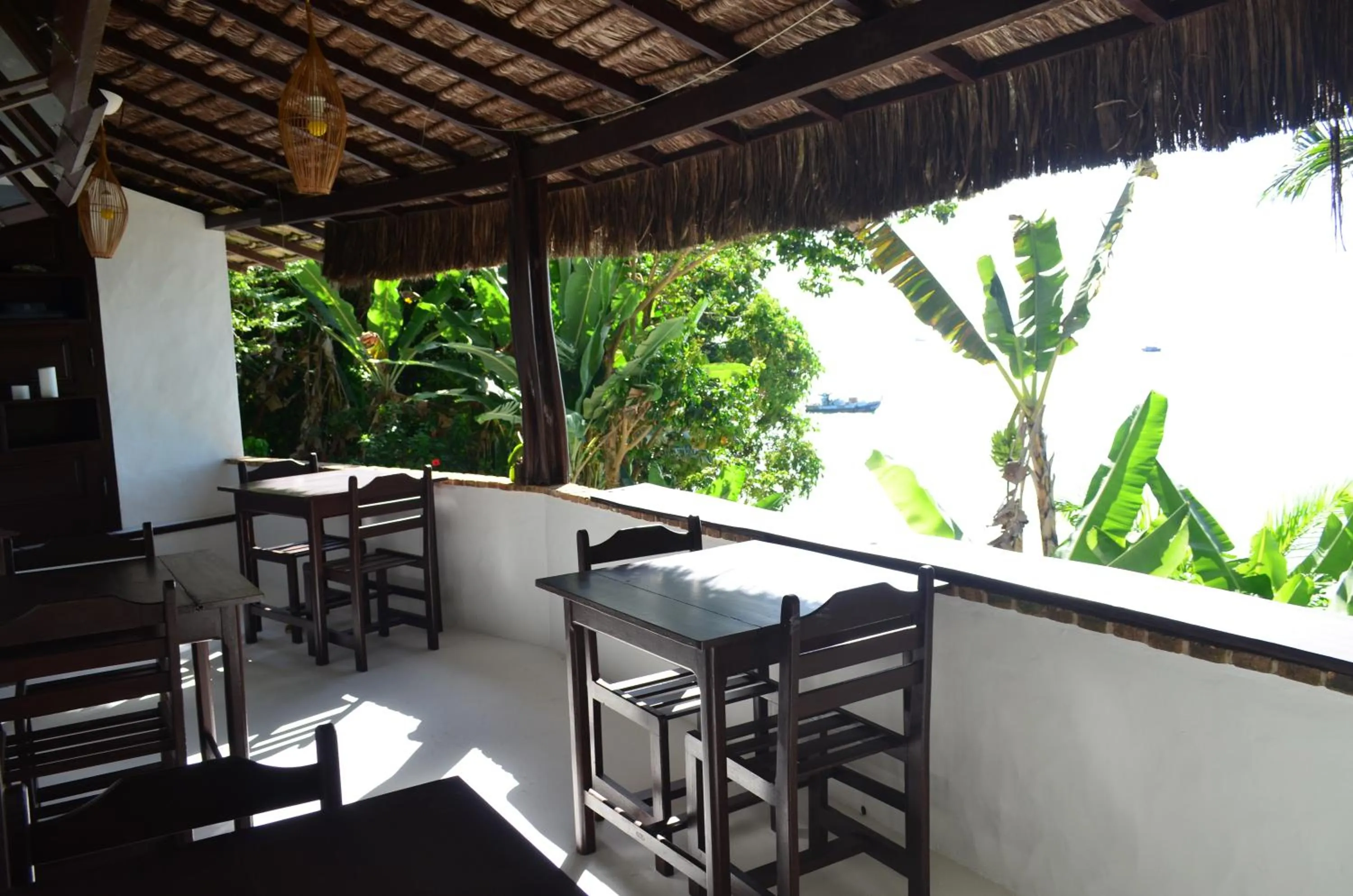 Restaurant/places to eat in Pousada Ponta Das Pedras