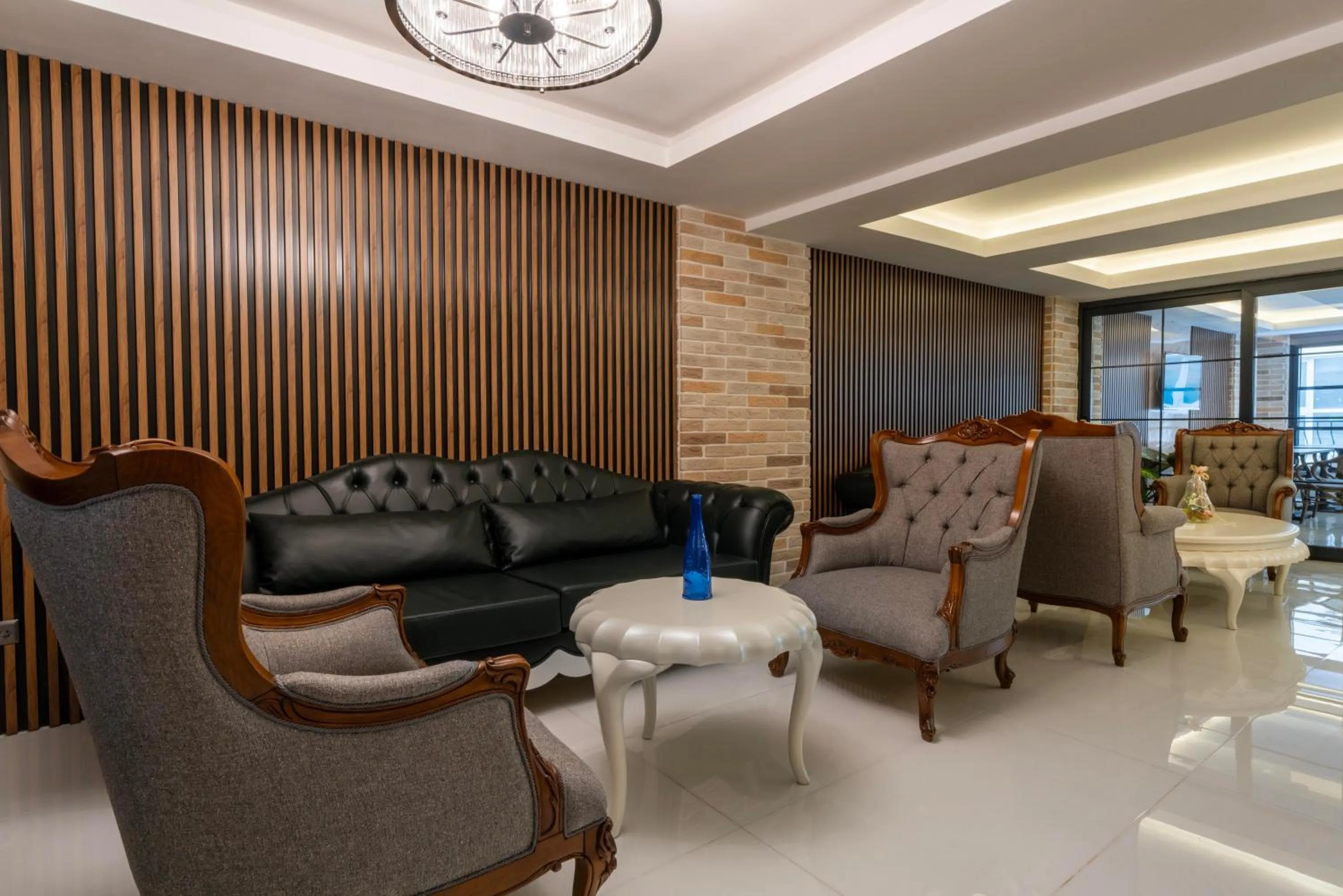 Communal lounge/ TV room in Rubby Hotel Kadıköy