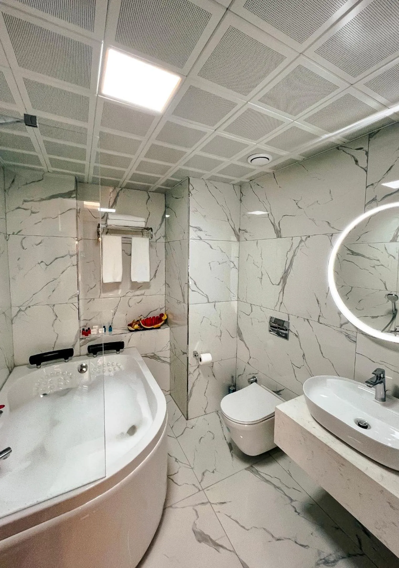 Hot Tub in THE PARK HOTEL