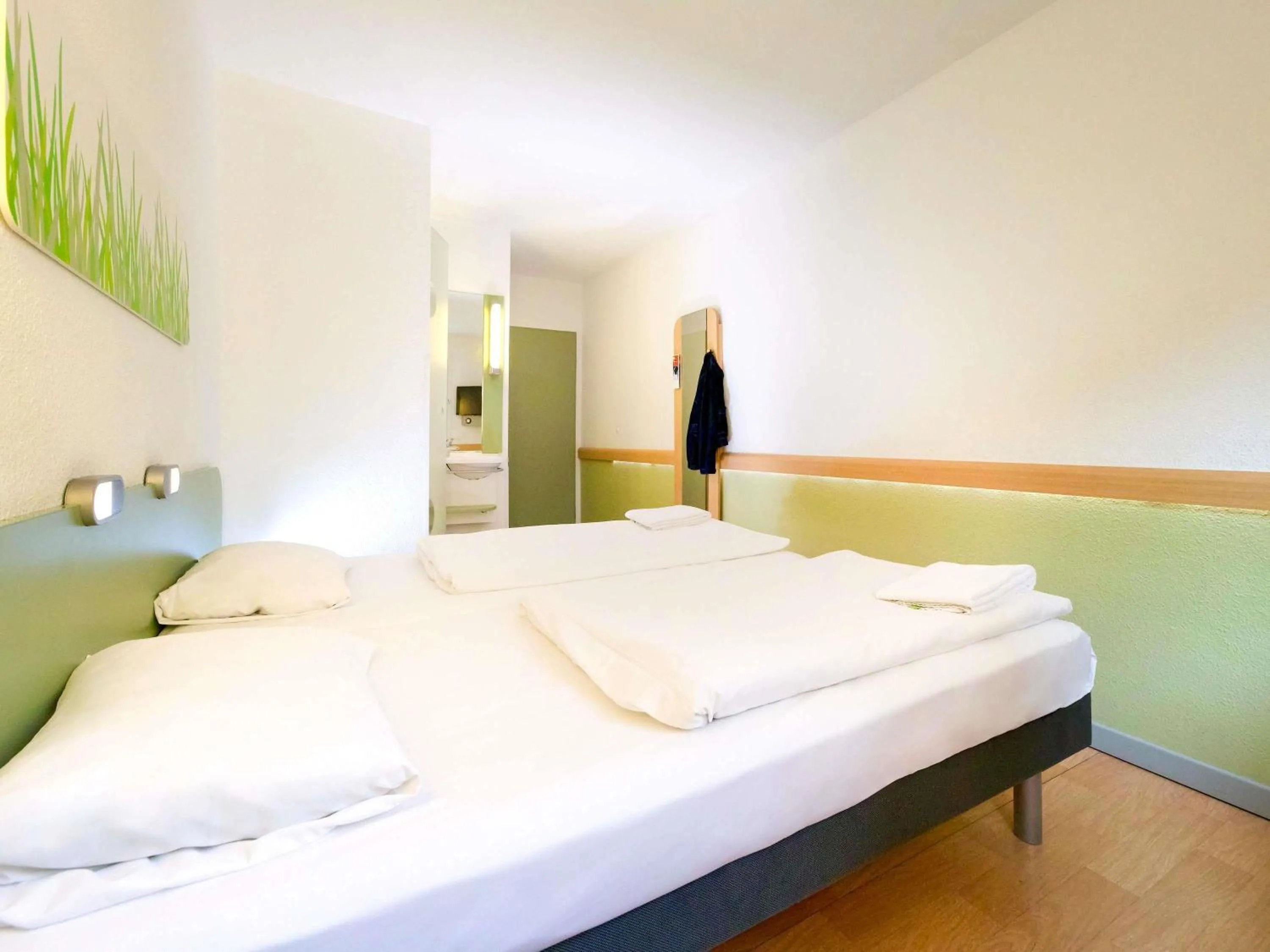 Bedroom, Bed in Ibis budget Berlin Potsdamer Platz