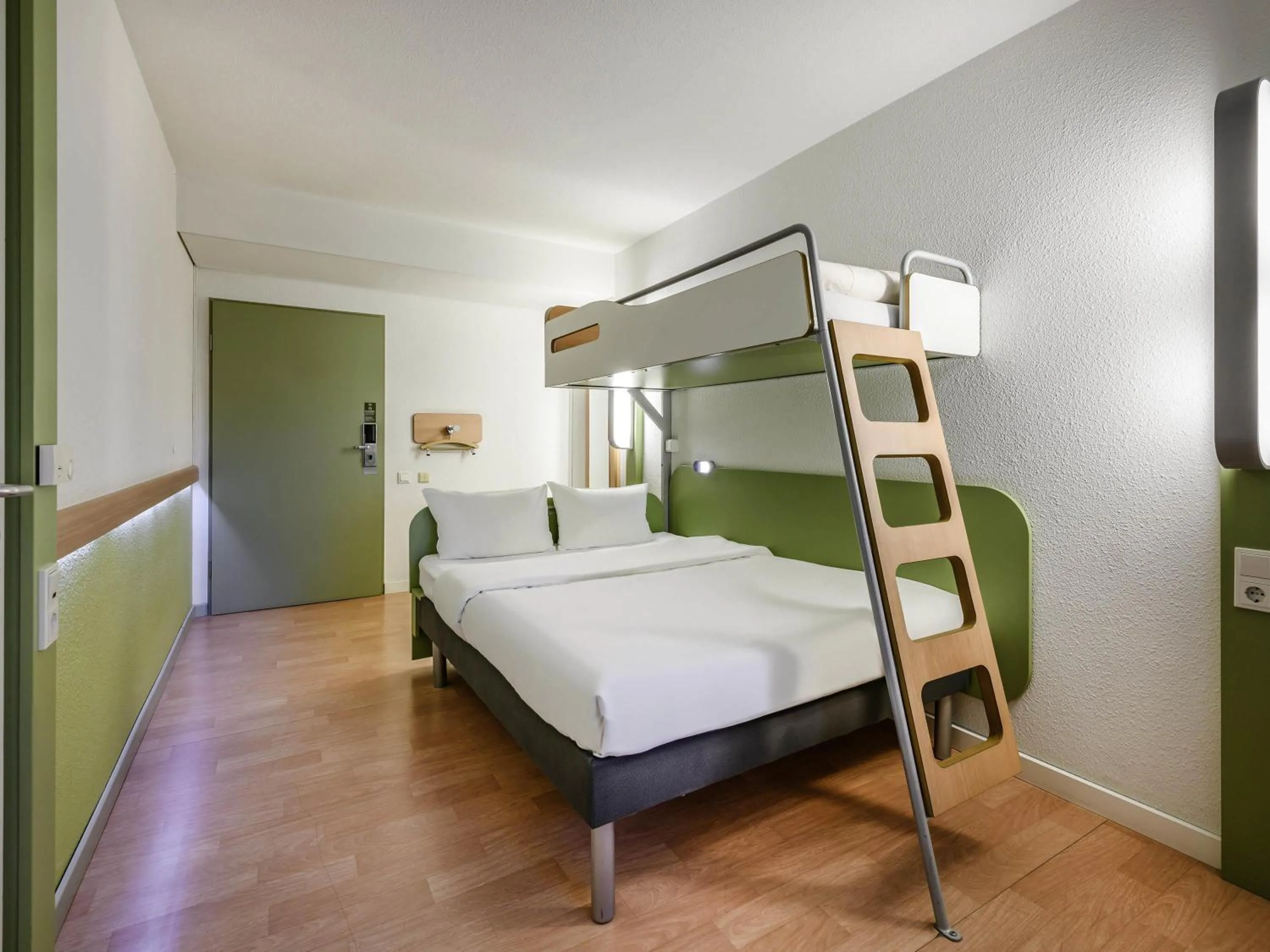 Bedroom, Bed in Ibis budget Berlin Potsdamer Platz