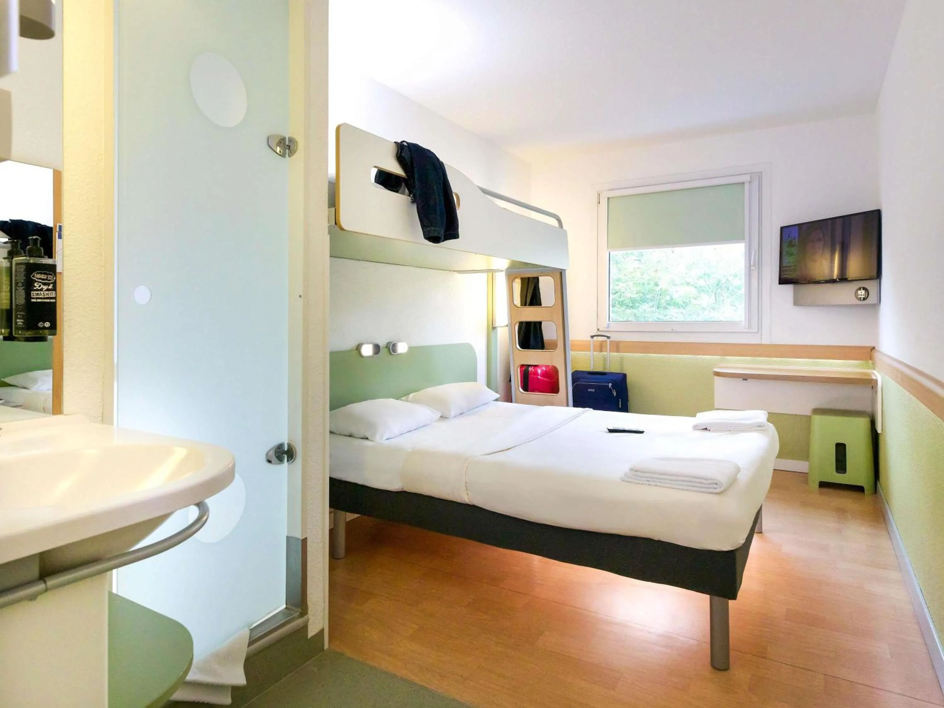 Bedroom, Bed in Ibis budget Berlin Potsdamer Platz