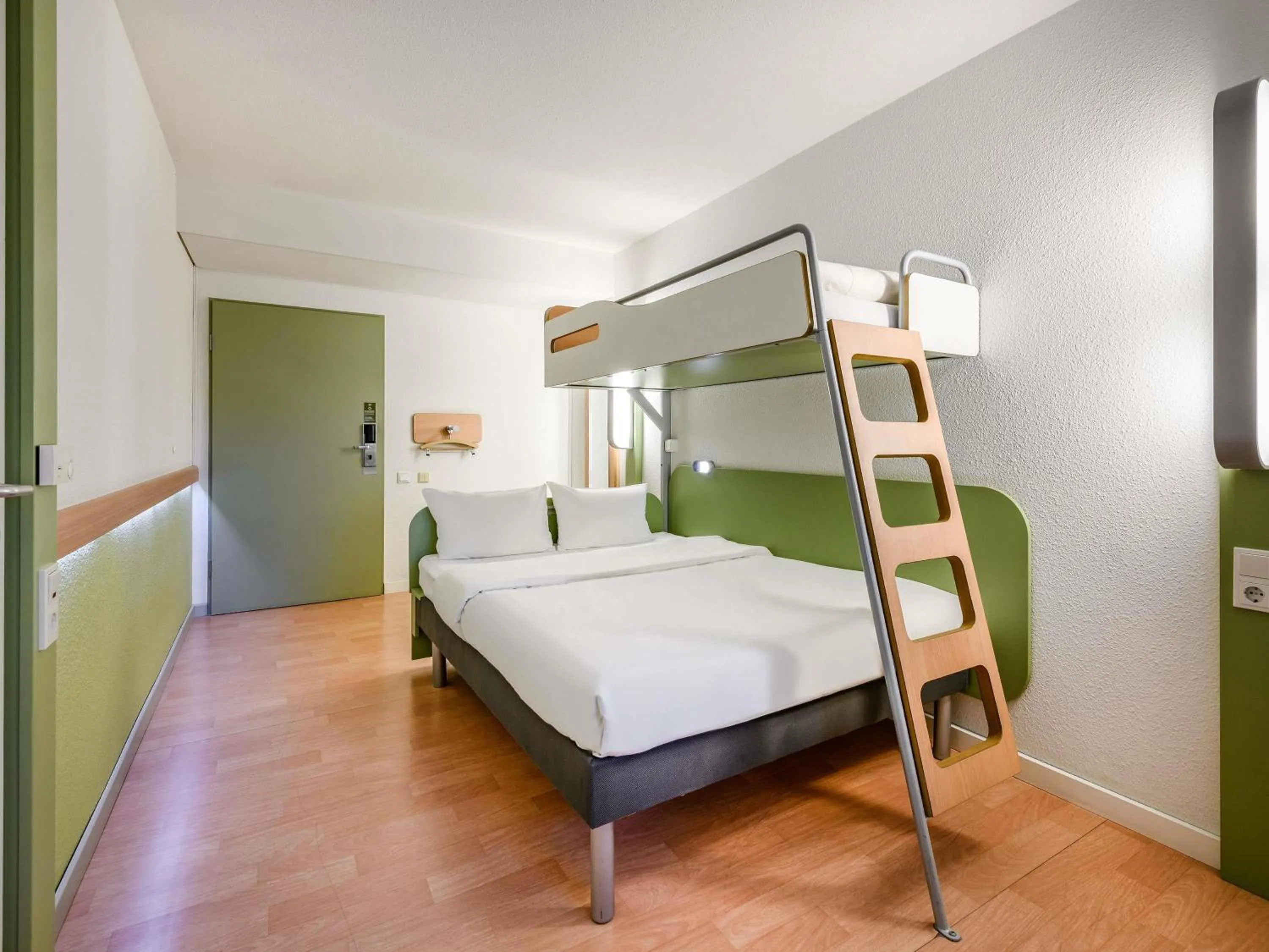 Bedroom, Bed in Ibis budget Berlin Potsdamer Platz