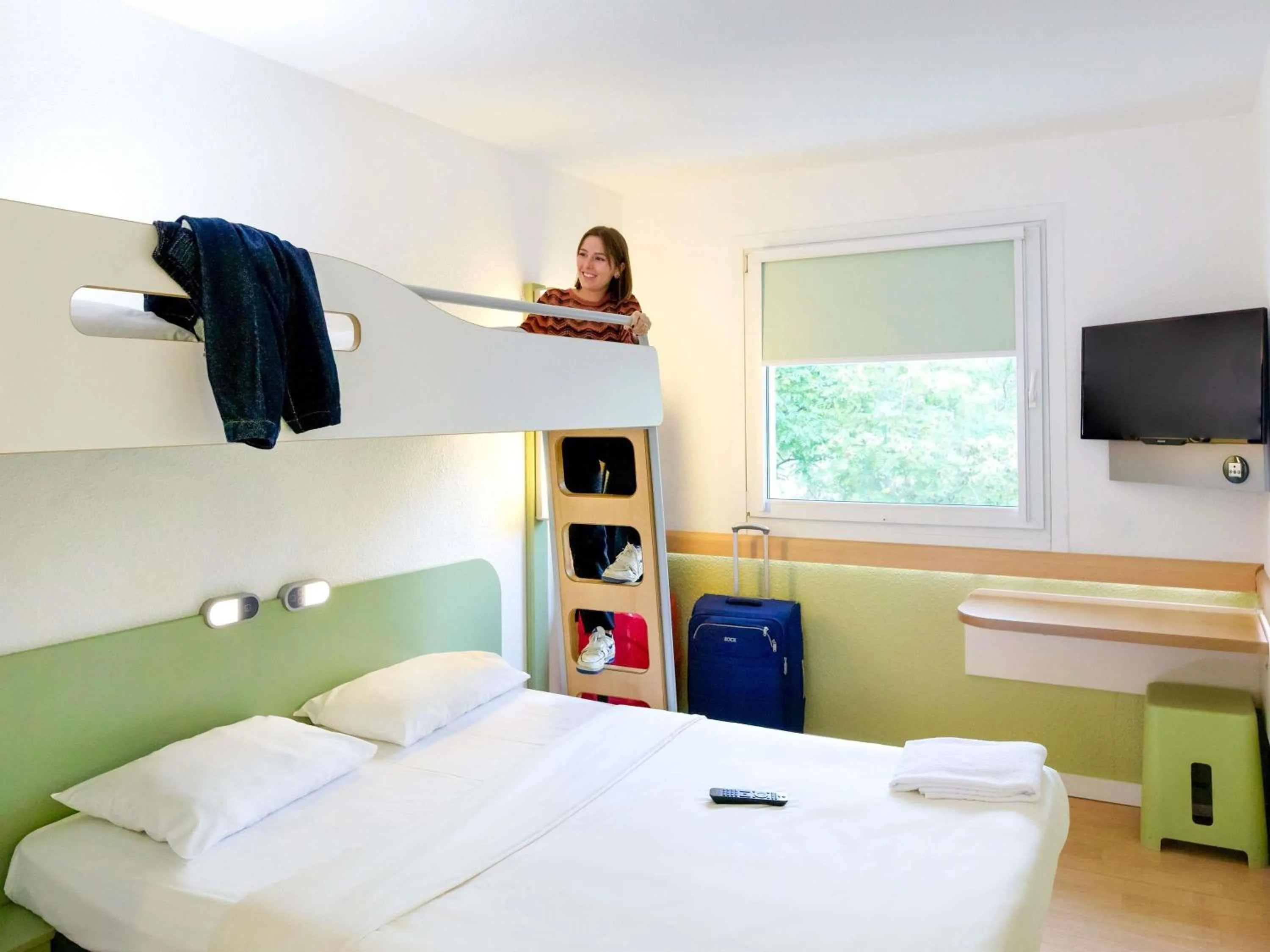 Bedroom, Bed in Ibis budget Berlin Potsdamer Platz