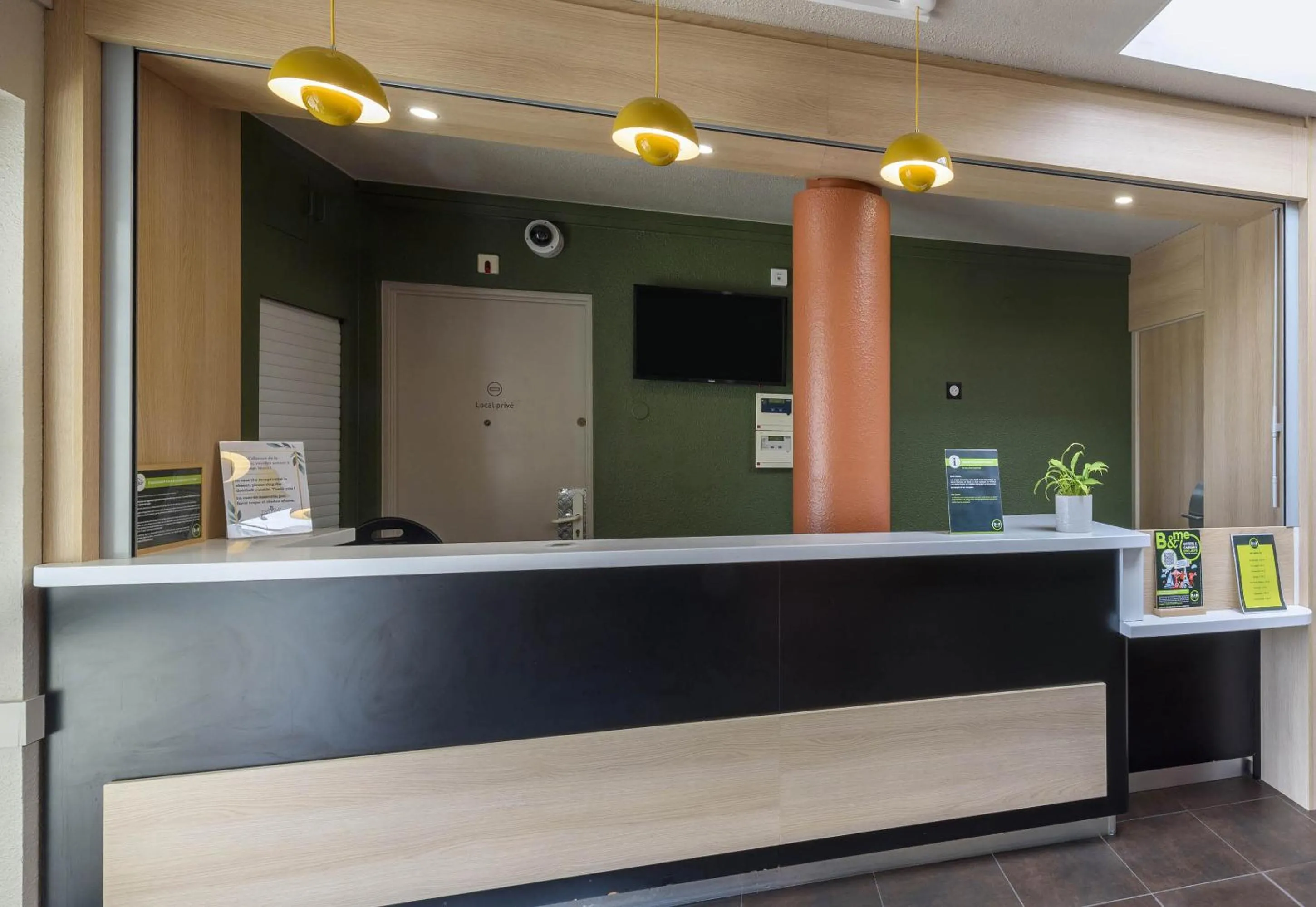 Lobby or reception in B&B HOTEL Toulouse Cité de l'Espace Gonord